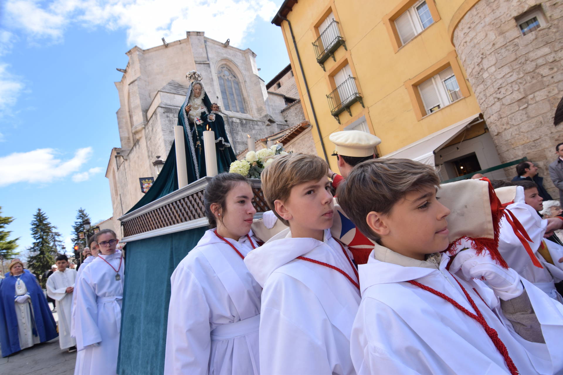 Los niños, protagonistas del Sábado de Pasión en Burgos 1 procesión infantil amor y esperanza burgos