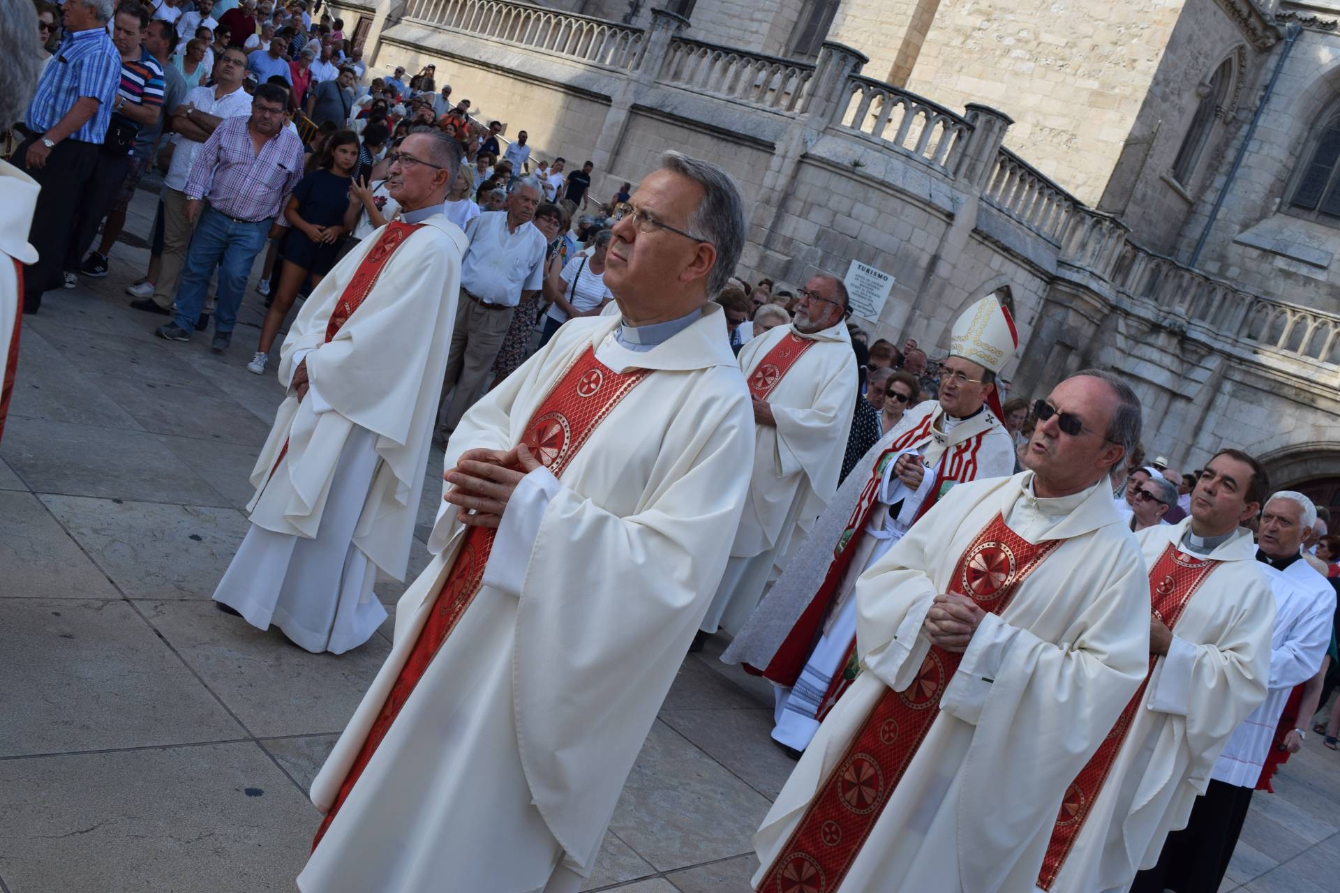 La ciudad saca a la calle la imagen de su patrona, Santa María la Mayor 2 procesion santa maria la mayor_13