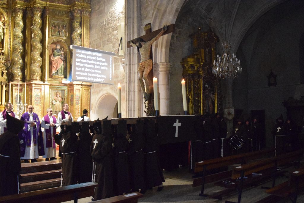 Silencio penitencial en el Viernes de Dolores 7 procesion-silencio-burgos7.jpg