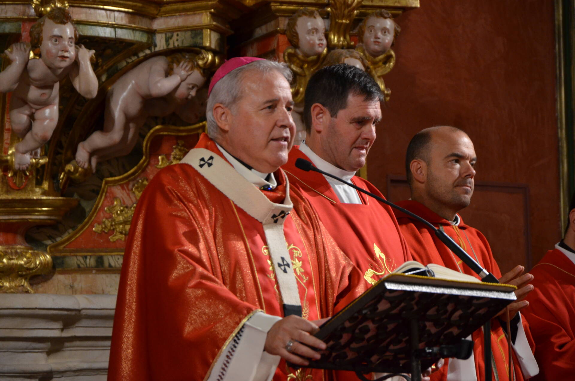 El arzobispo anima a los profesores de Religión a «mostrar a los jóvenes el camino de la Verdad que les haga felices» 7 profesores-religión-missio-canónica-arzobispo-burgos_00003