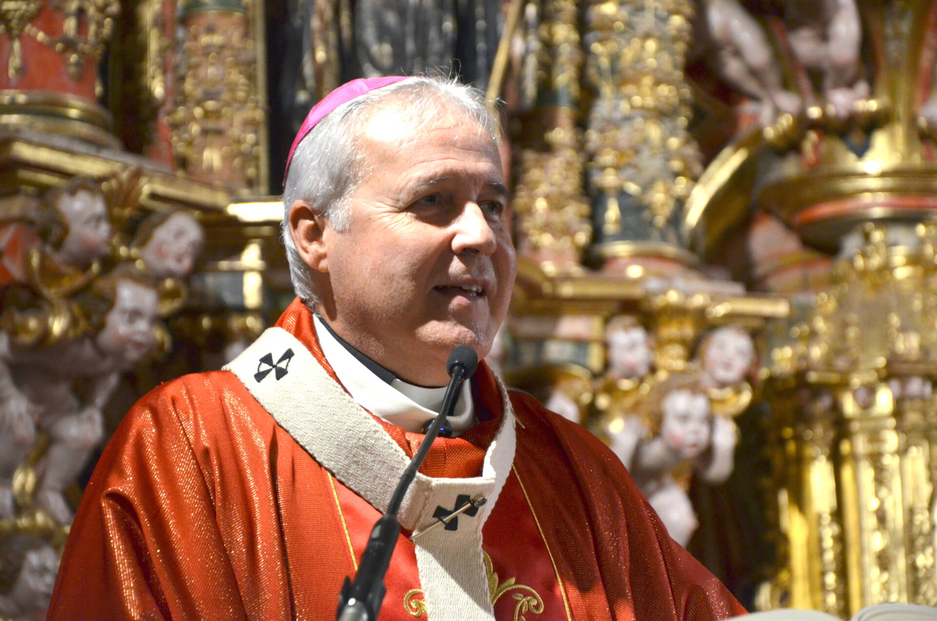 El arzobispo anima a los profesores de Religión a «mostrar a los jóvenes el camino de la Verdad que les haga felices» 13 profesores-religión-missio-canónica-arzobispo-burgos_00006