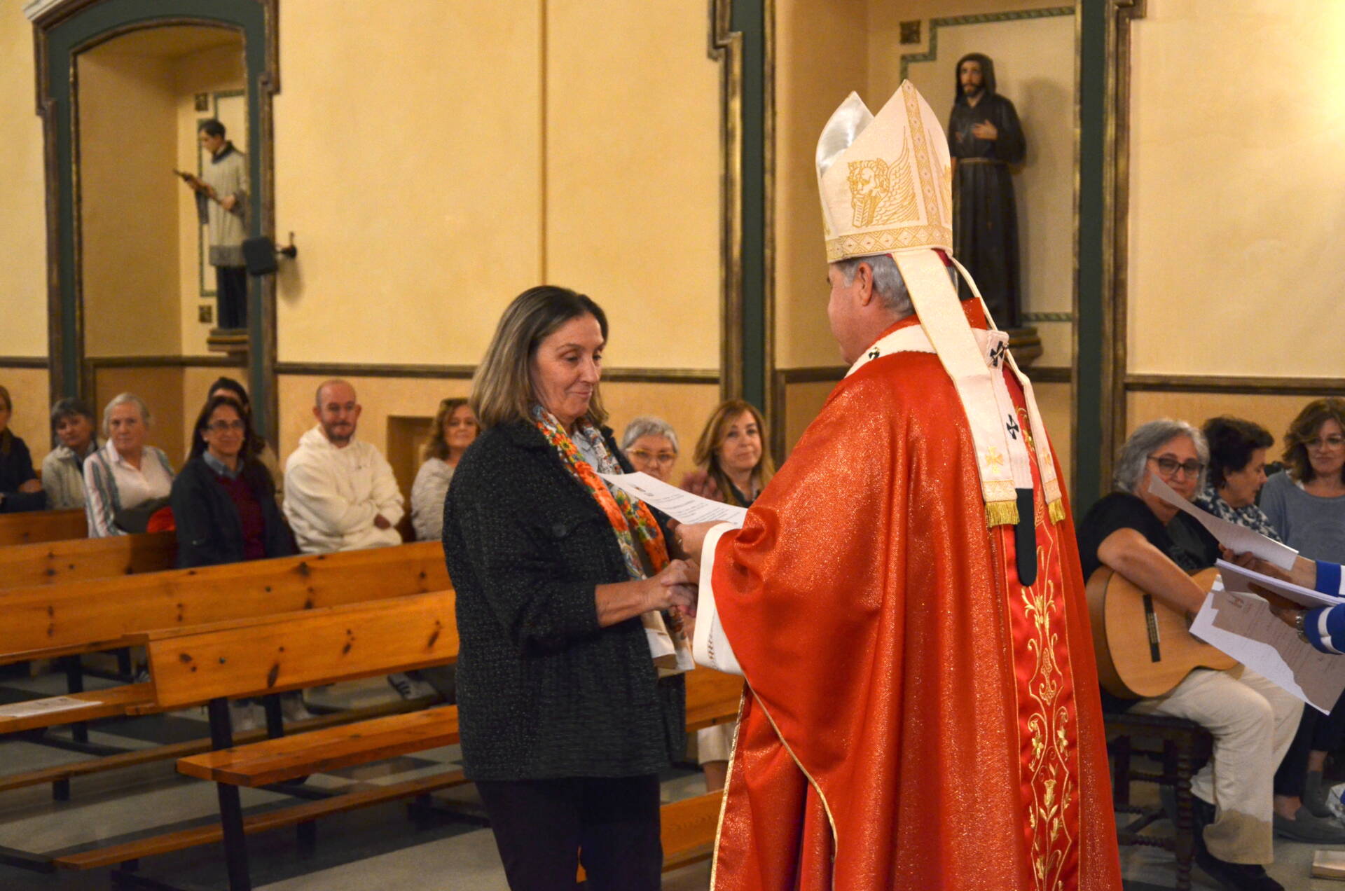 El arzobispo anima a los profesores de Religión a «mostrar a los jóvenes el camino de la Verdad que les haga felices» 1 profesores-religión-missio-canónica-arzobispo-burgos_00012