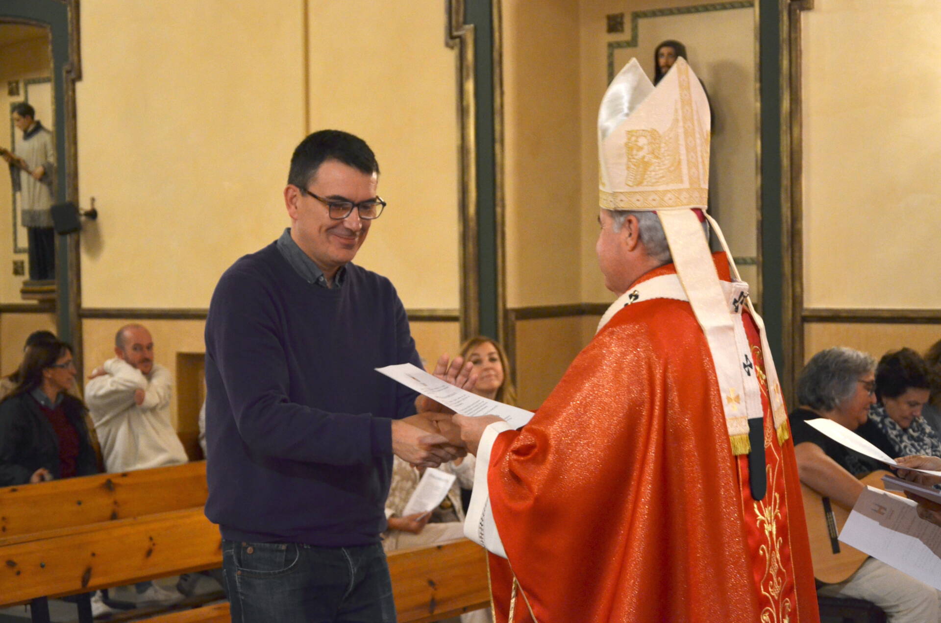 El arzobispo anima a los profesores de Religión a «mostrar a los jóvenes el camino de la Verdad que les haga felices» 11 profesores-religión-missio-canónica-arzobispo-burgos_00013