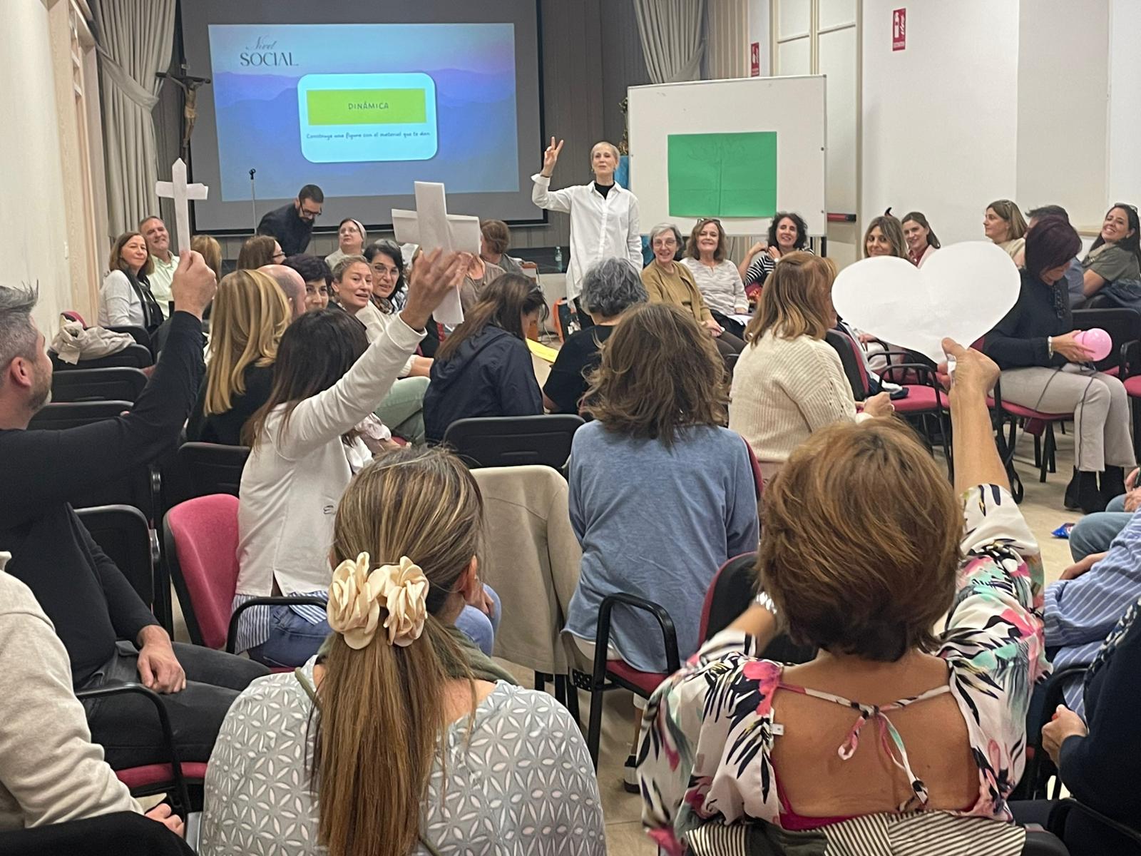 El arzobispo anima a los profesores de Religión a «mostrar a los jóvenes el camino de la Verdad que les haga felices» 14 profesores-religión-missio-canónica-arzobispo-burgos_00015