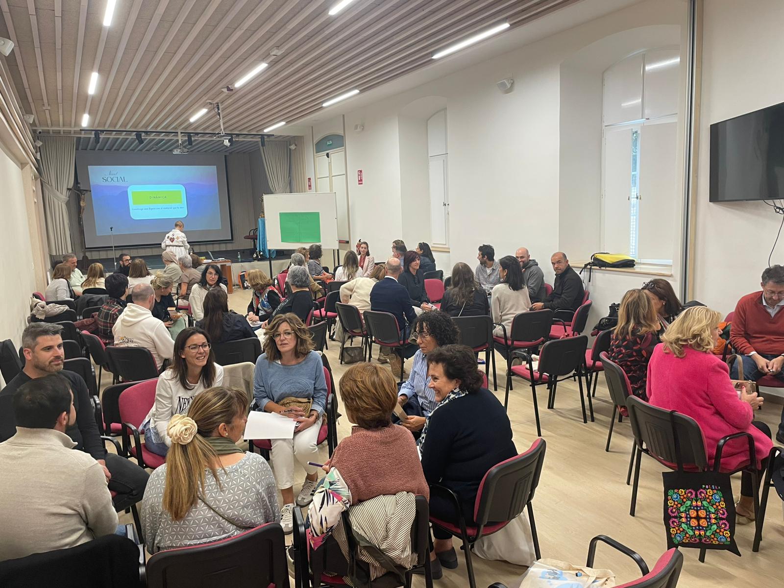 El arzobispo anima a los profesores de Religión a «mostrar a los jóvenes el camino de la Verdad que les haga felices» 4 profesores-religión-missio-canónica-arzobispo-burgos_00020