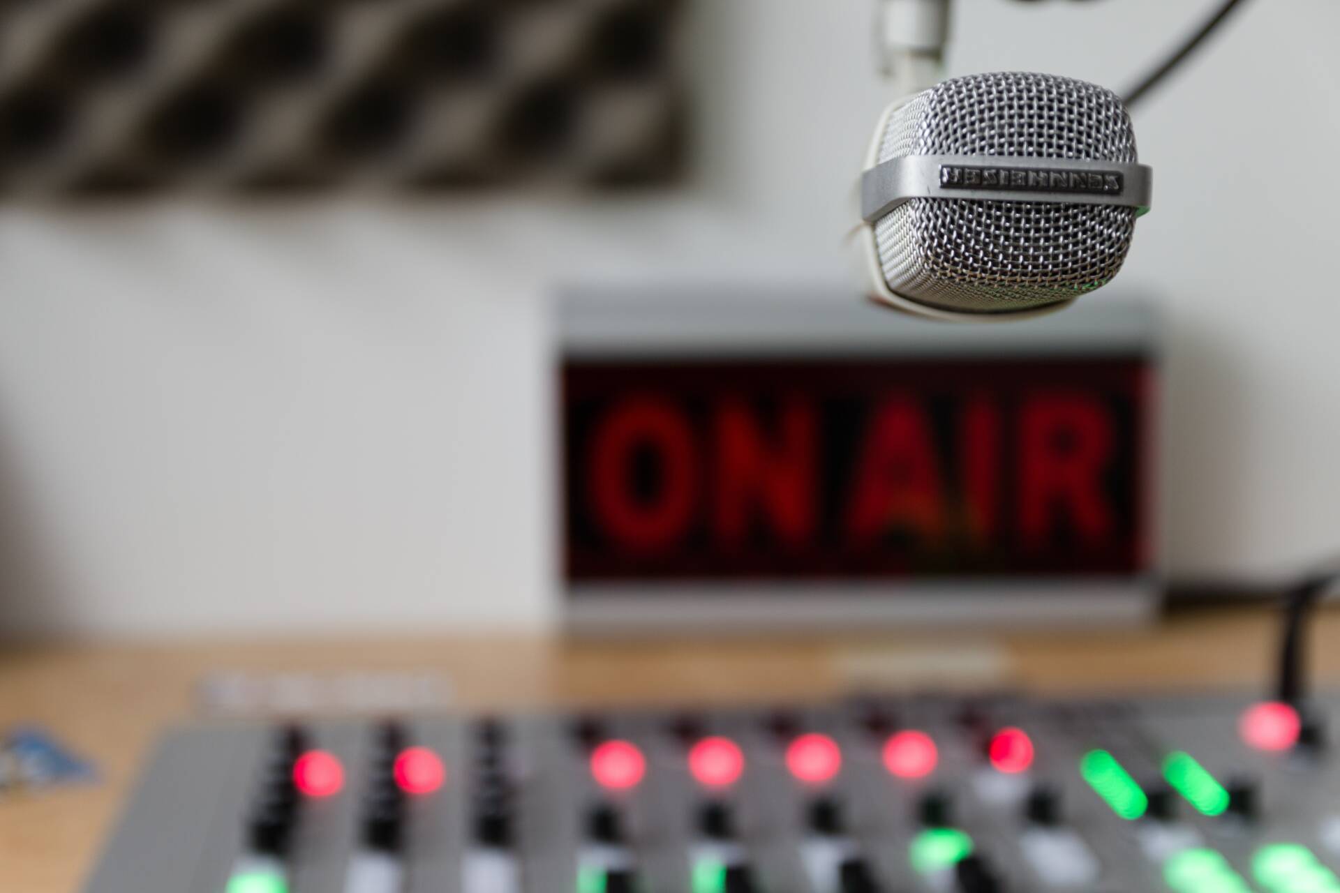 Transmitir lo aprendido en el aula a través de un programa de radio 1 radio escolar San Pedro y San Felices 2