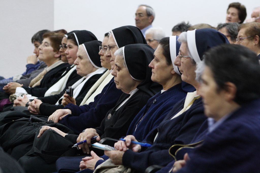 Encuentros del arzobispo con la vida religiosa de la diócesis 3 religiosos-3.jpg