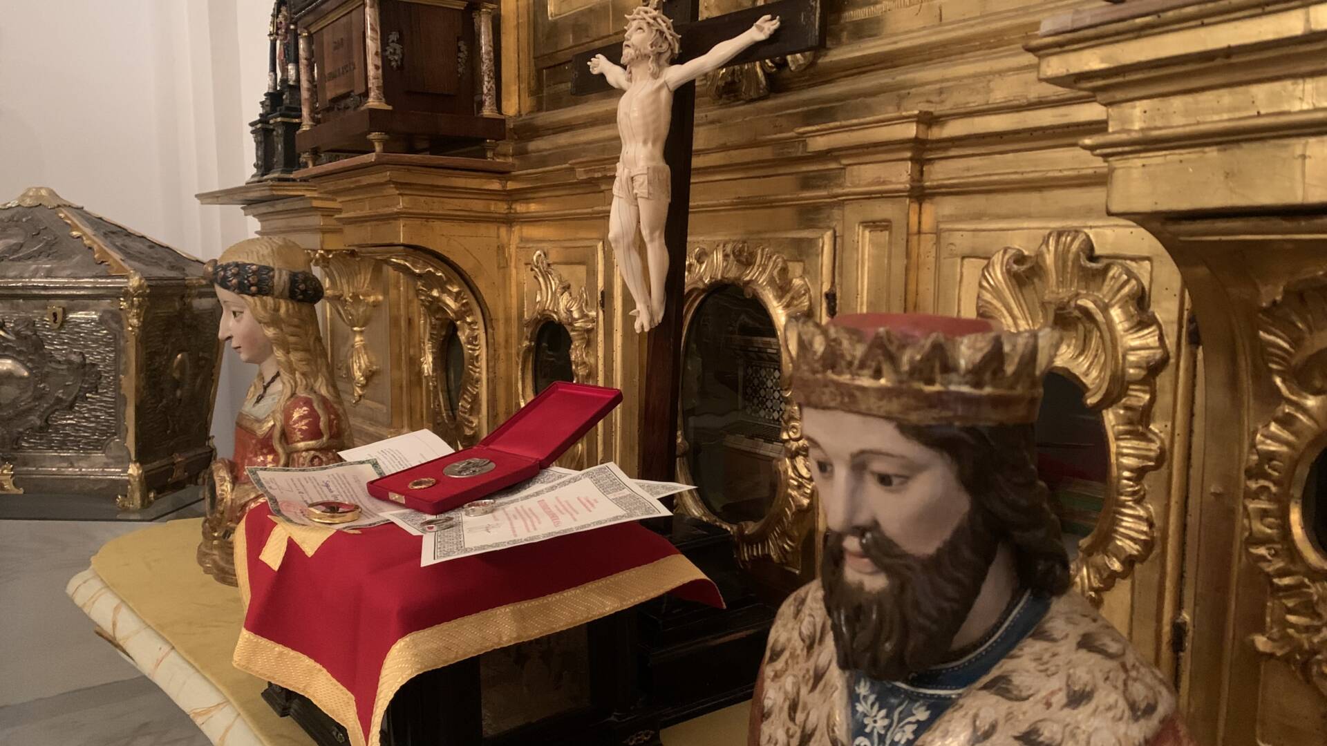 Las reliquias de los últimos beatos burgaleses, a la veneración de los fieles en la Catedral 4 reliquias catedral beatos