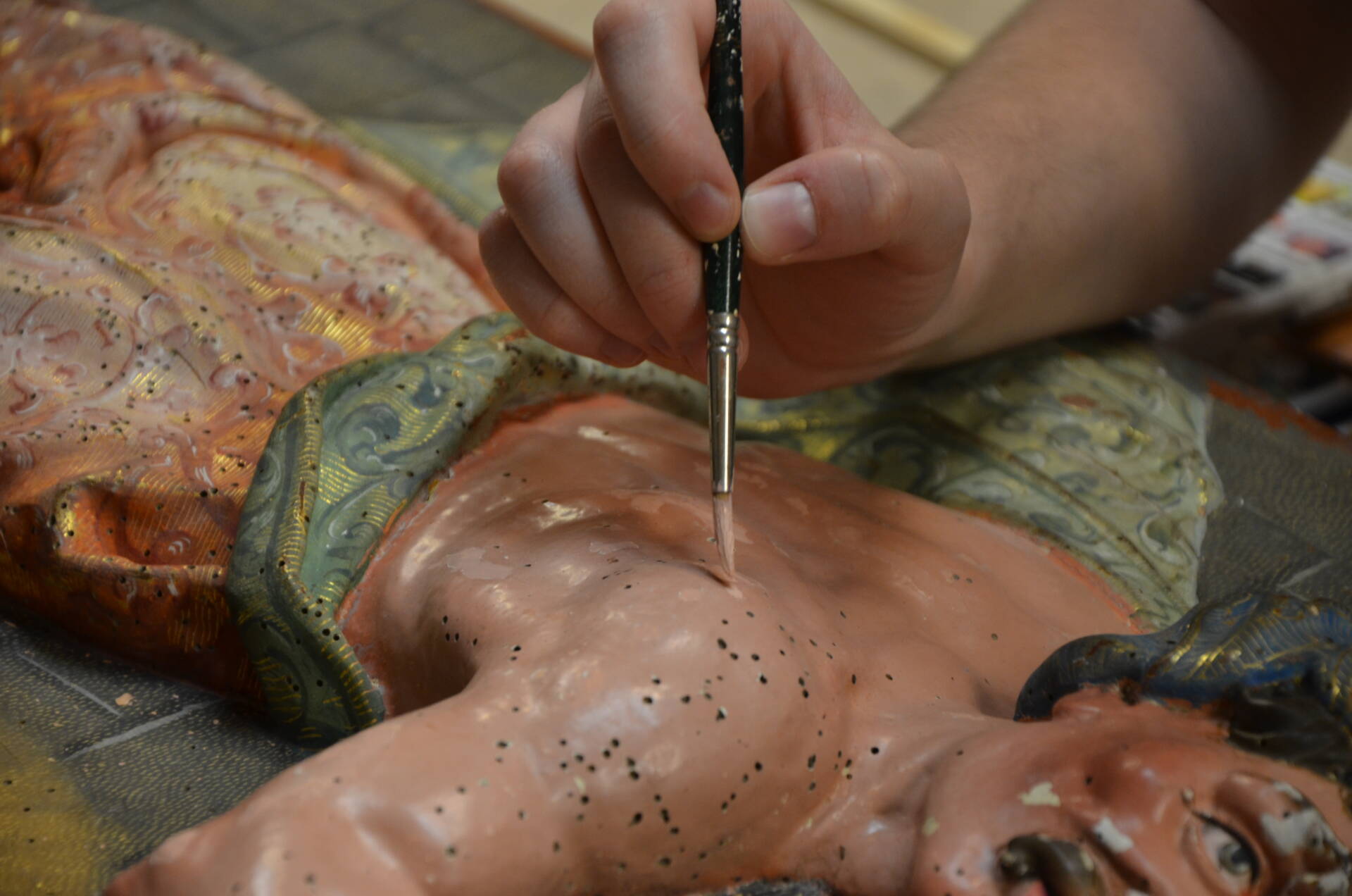 «Una experiencia bonita»: un mes restaurando su primer retablo 11 «Una experiencia bonita»: un mes restaurando su primer retablo