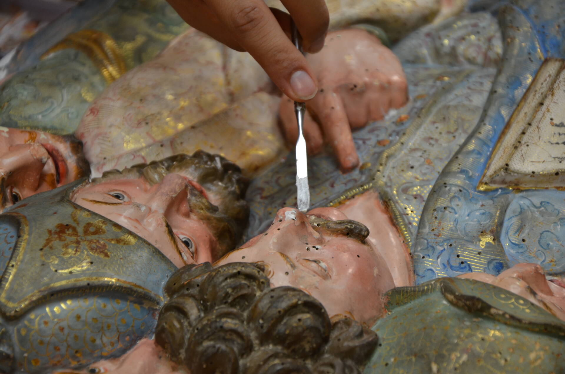 «Una experiencia bonita»: un mes restaurando su primer retablo 9 «Una experiencia bonita»: un mes restaurando su primer retablo