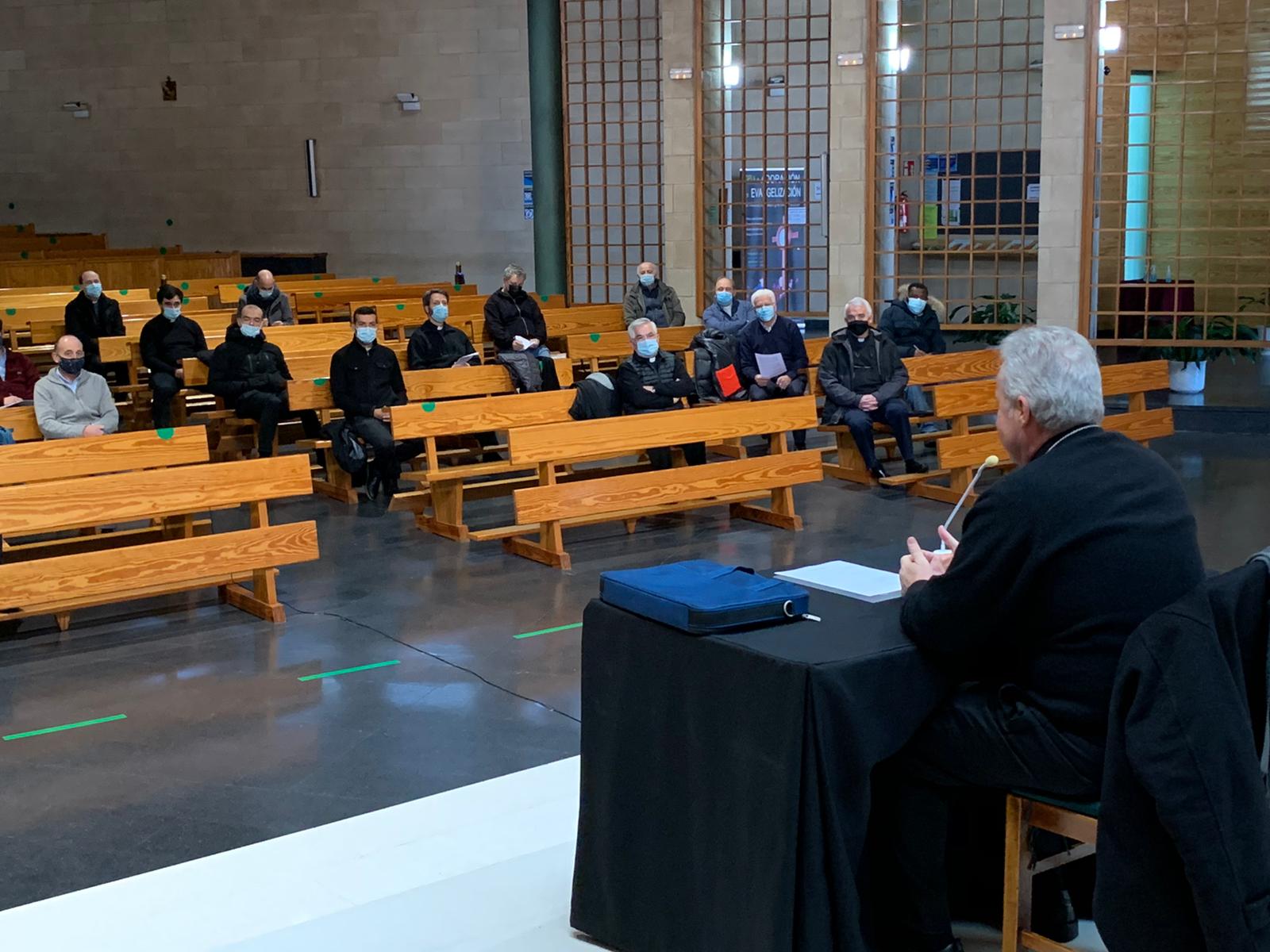El nuevo arzobispo, a los sacerdotes: «El Señor quiere que saciemos la sed de la gente» 3 retiro sacerdoes 3