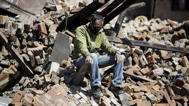 Rwanda y Nepal centran la atención de Cáritas Burgos 2 reuters-casa-destruida--644x362
