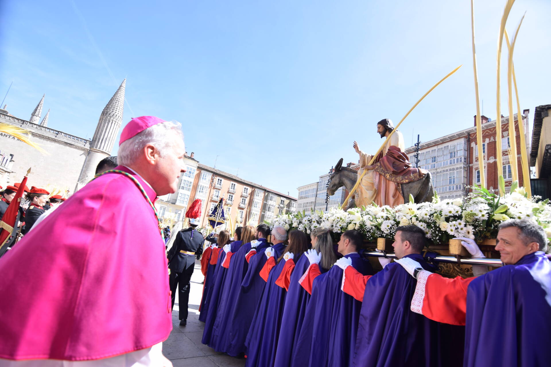 «El rey de pobres, rey de paz y rey universal que quiere entrar en tu corazón» 1 rey de pobres procesión borriquilla burgos