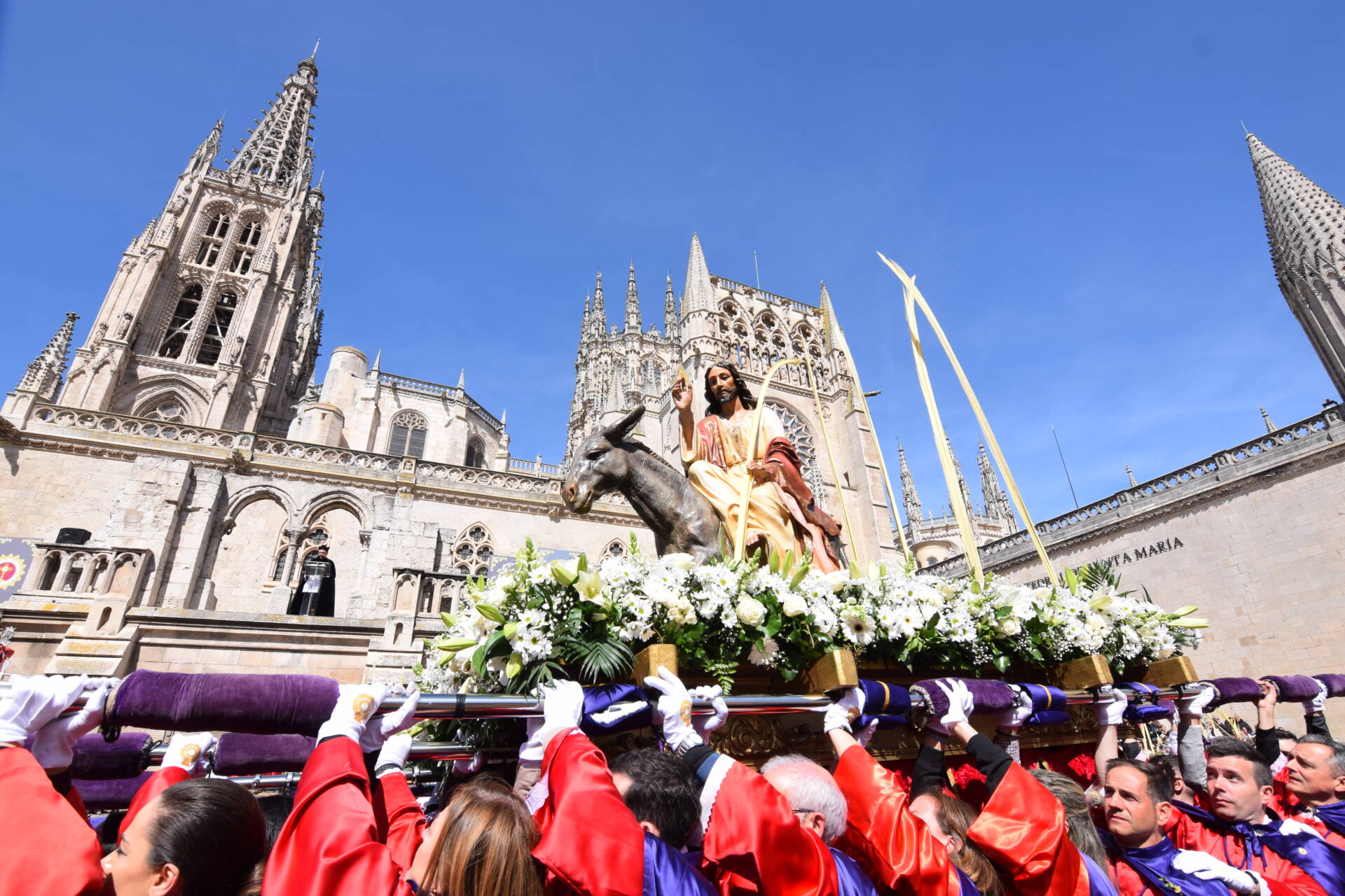 «El rey de pobres, rey de paz y rey universal que quiere entrar en tu corazón» 2 rey de pobres procesión borriquilla burgos