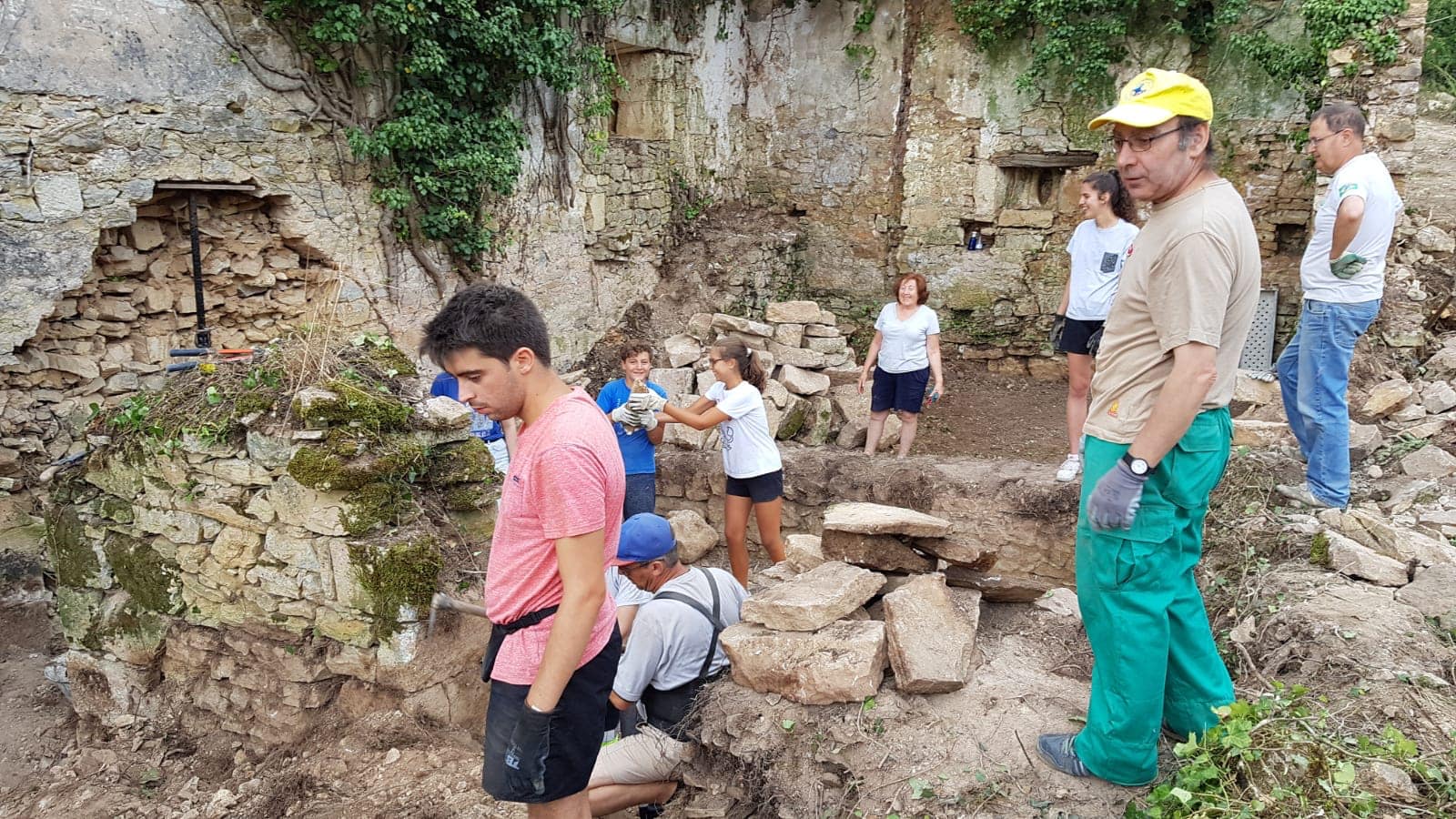 Más de un centenar de voluntarios saca del olvido el monasterio de Rioseco 1 rioseco 1
