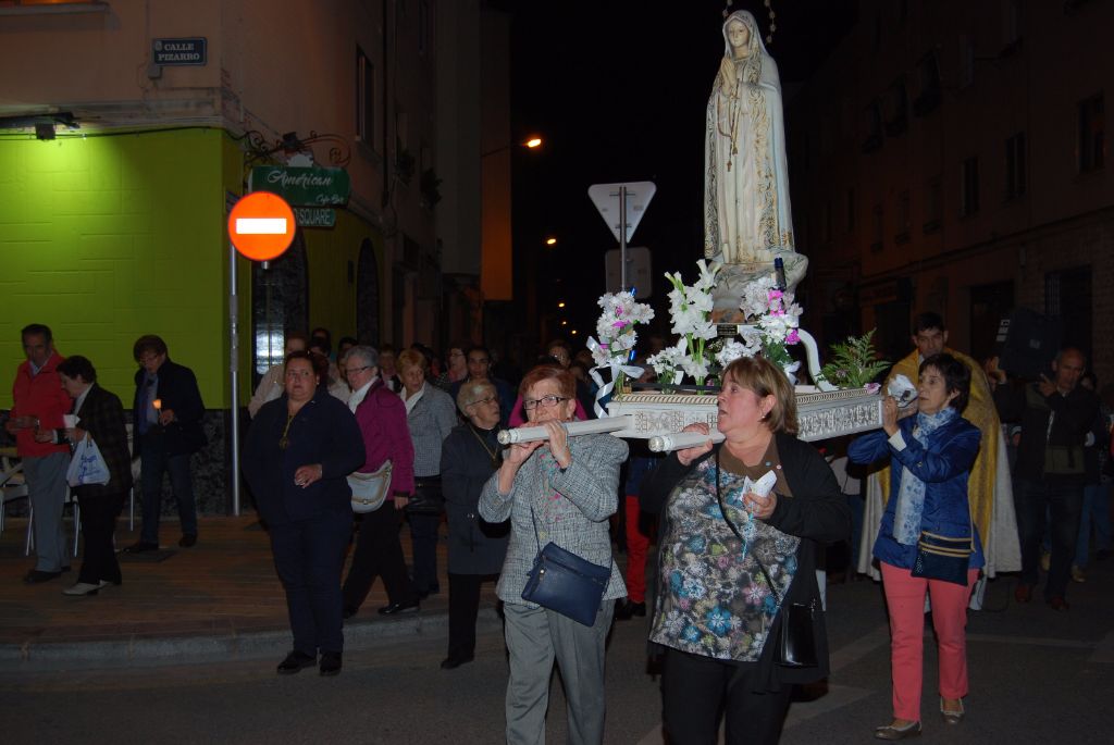 Aranda de Duero rinde homenaje a la Virgen de Fátima 7 rosario-antorchas-aranda-2.jpg