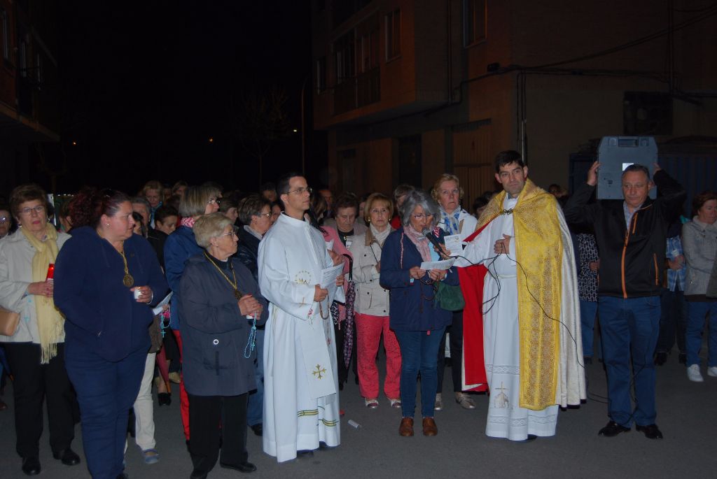 Aranda de Duero rinde homenaje a la Virgen de Fátima 4 rosario-antorchas-aranda-5.jpg