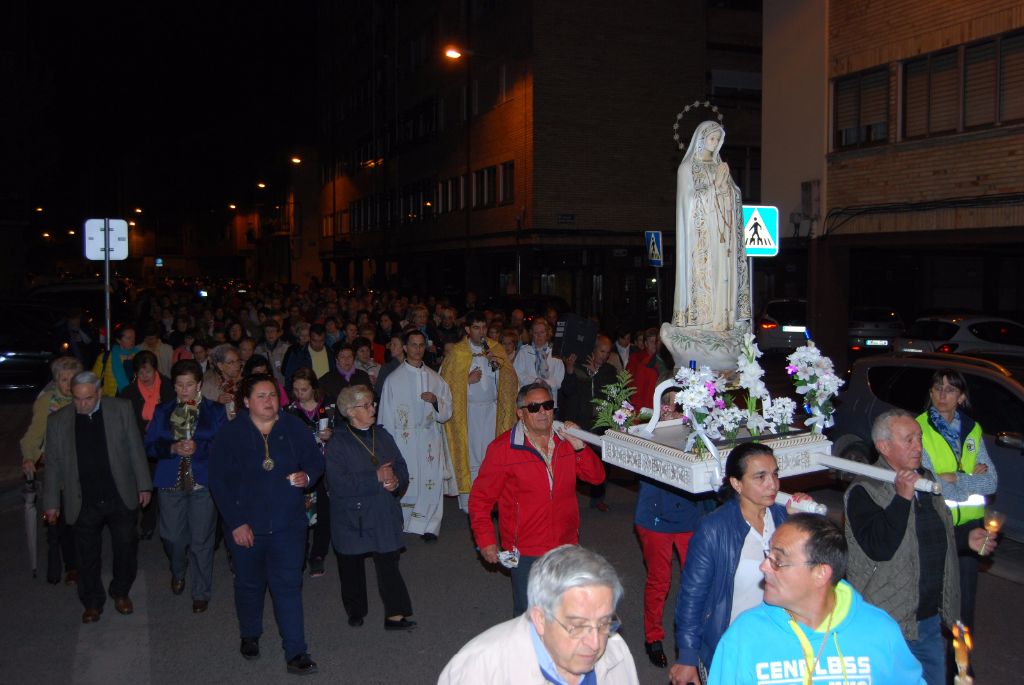 Aranda de Duero rinde homenaje a la Virgen de Fátima 3 rosario-antorchas-aranda-9.jpg