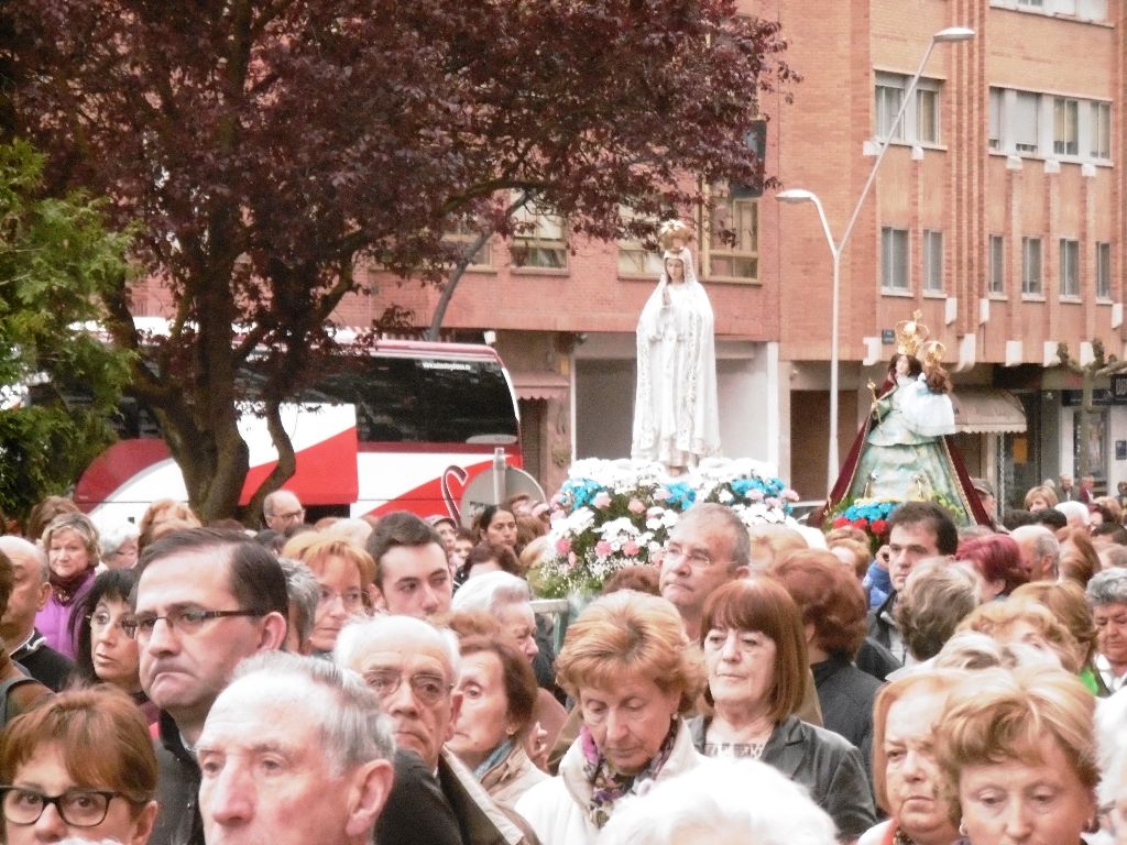 Gamonal despide el mes de mayo con el Rosario de la Aurora 1 rosario-aurora-2.jpg