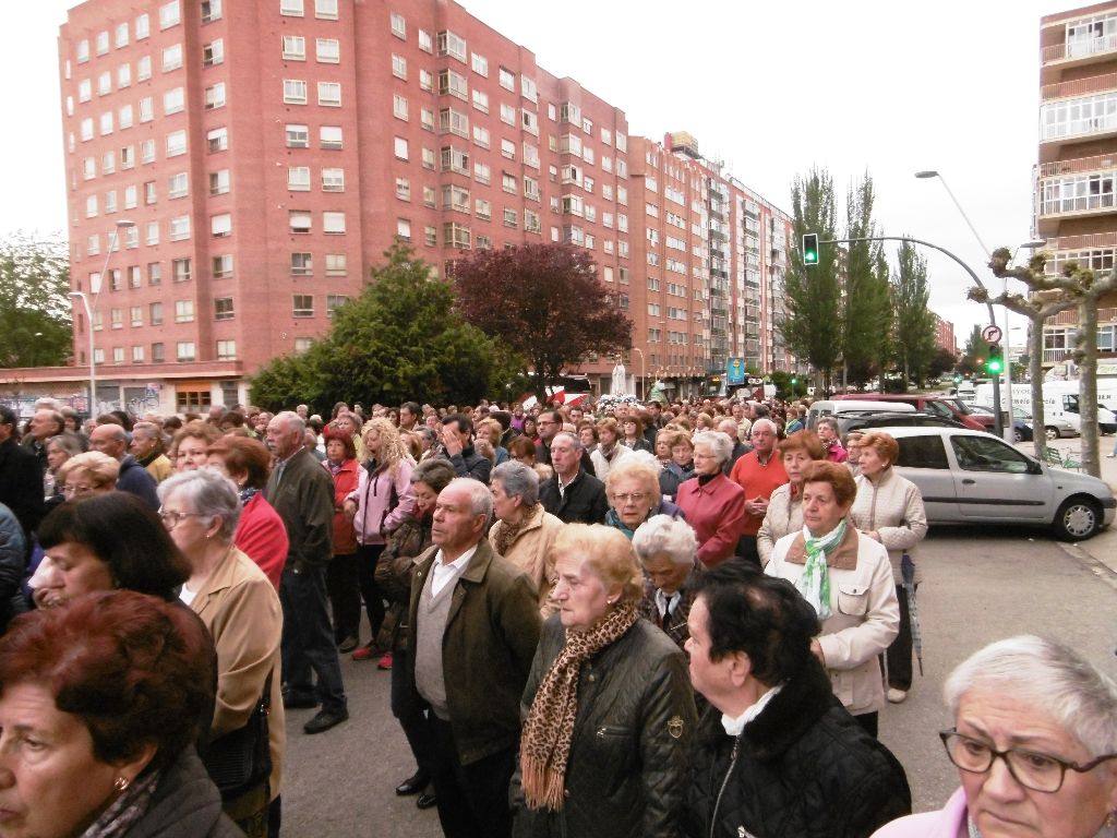 Gamonal despide el mes de mayo con el Rosario de la Aurora 2 rosario-aurora-3.jpg