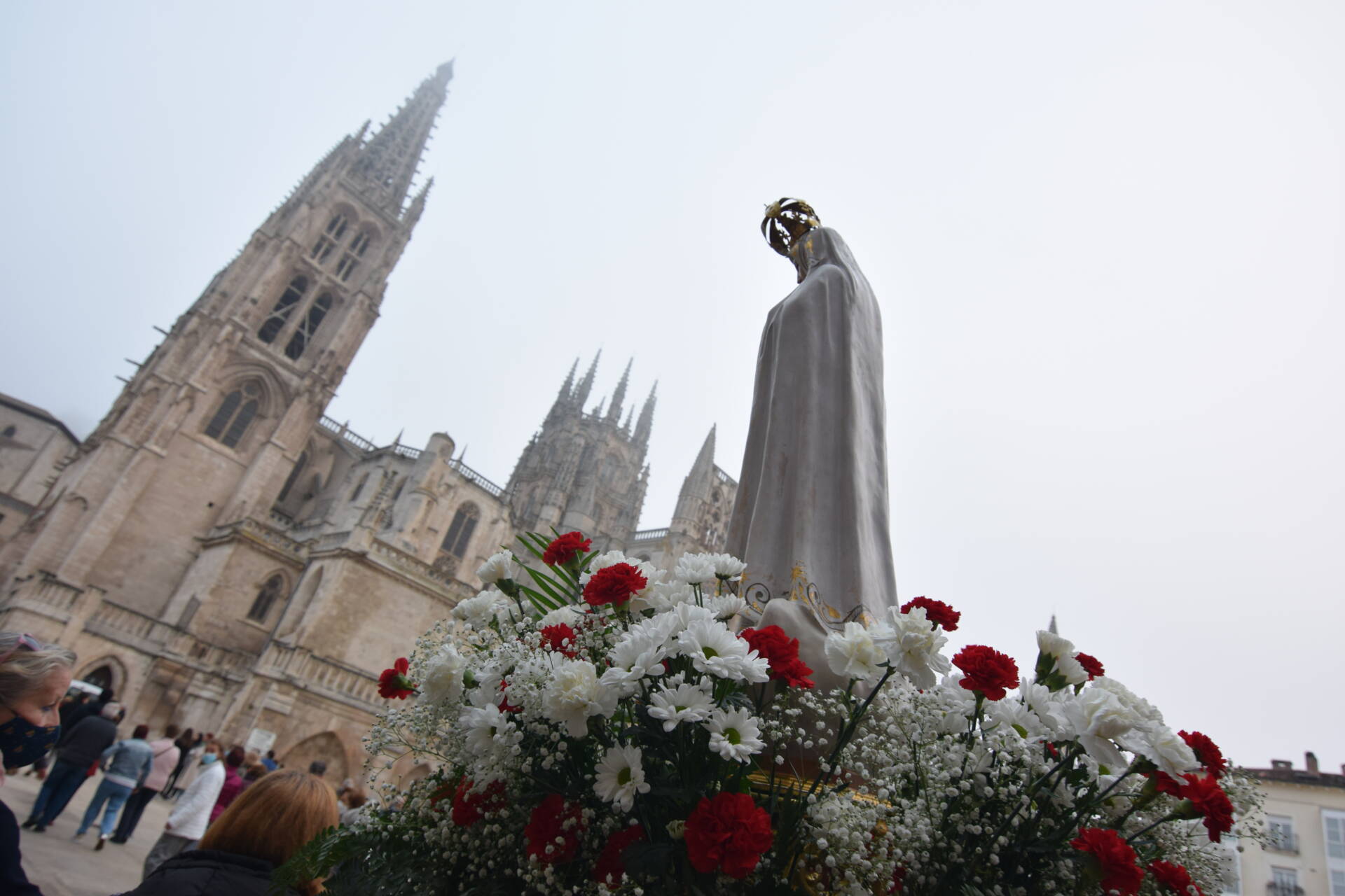 Un Rosario de la Aurora para convertir «nuestra sociedad acartonada» 1 Rosario de la Aurora