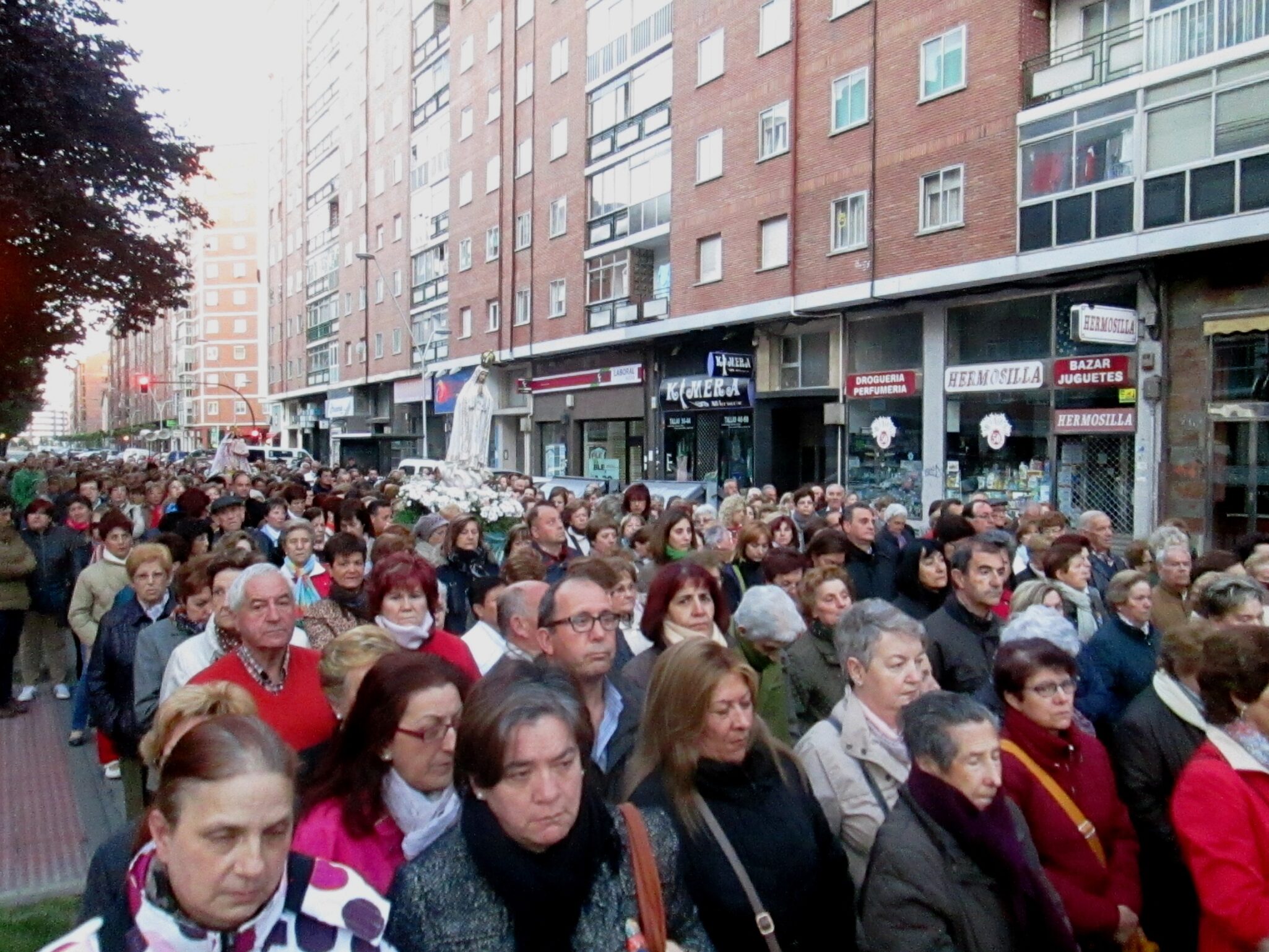 El arciprestazgo de Gamonal despide el mes de mayo de la mano de María 2 rosario-gamonal-2.jpg