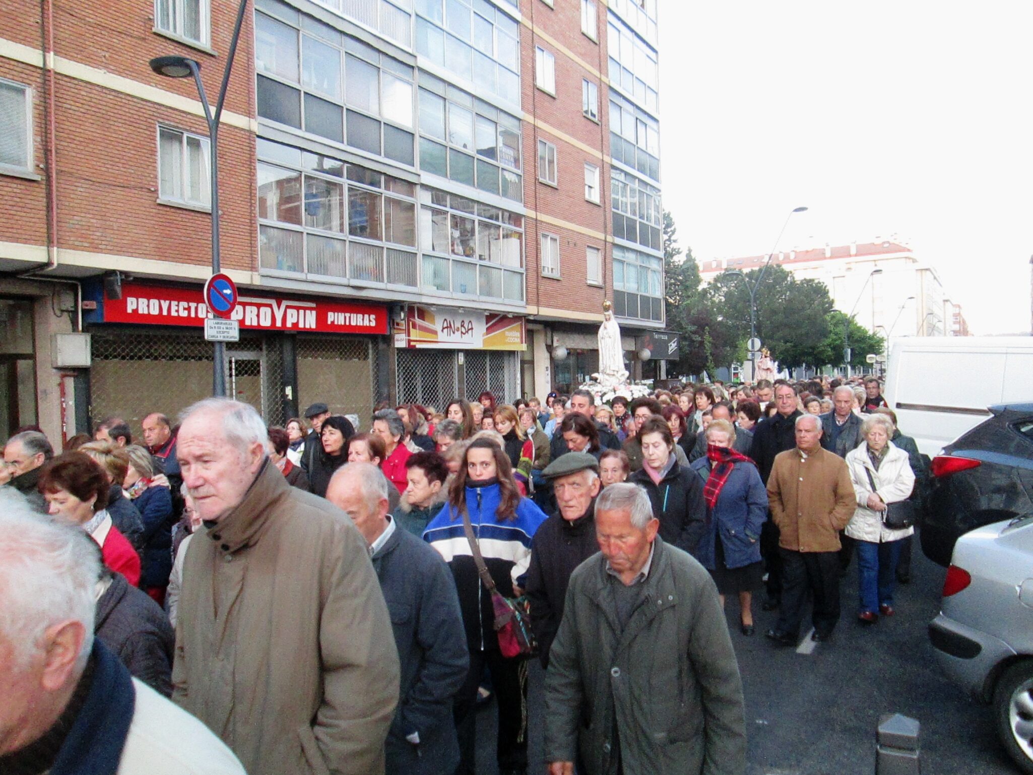 El arciprestazgo de Gamonal despide el mes de mayo de la mano de María 3 rosario-gamonal-3.jpg
