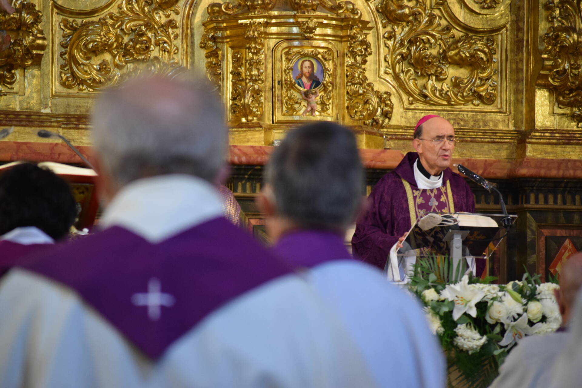 Los sacerdotes de la diócesis oran por los miembros difuntos del presbiterio 3 sacerdotes difuntos_3