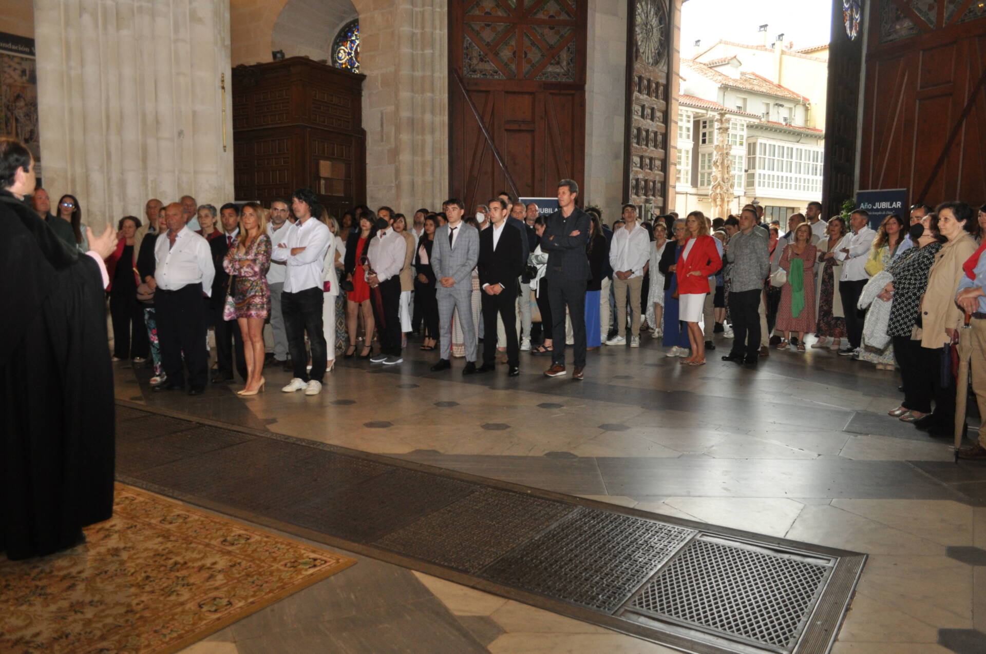 Varios adultos reciben el sacramento de la confirmación en la Catedral 1 sacramento de la confirmación