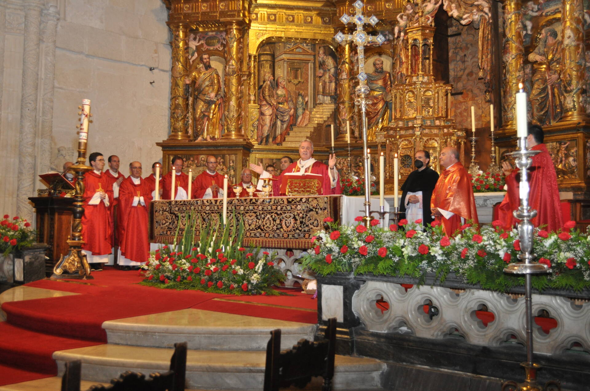 Varios adultos reciben el sacramento de la confirmación en la Catedral 14 sacramento de la confirmación