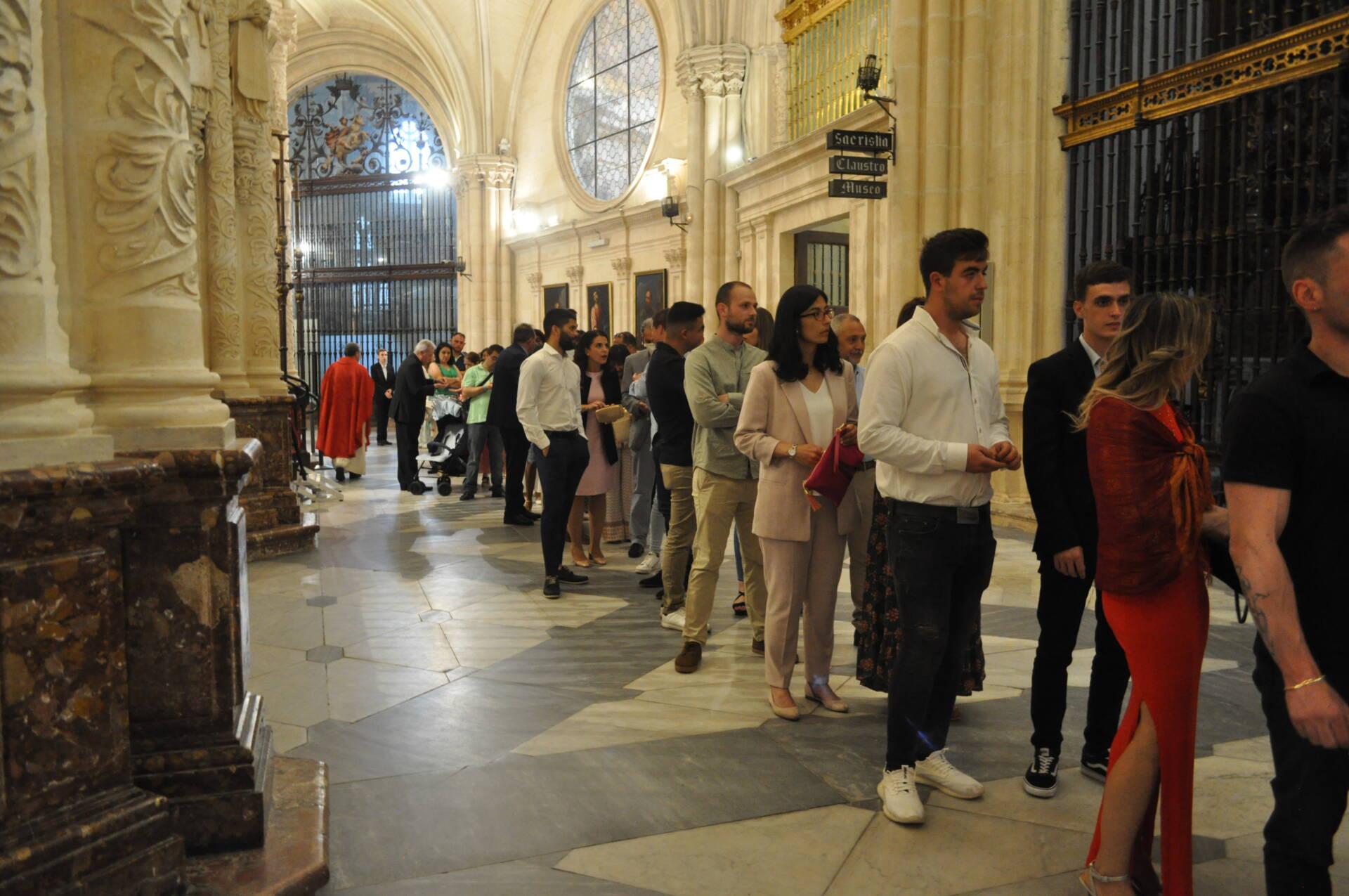 Varios adultos reciben el sacramento de la confirmación en la Catedral 2 sacramento de la confirmación
