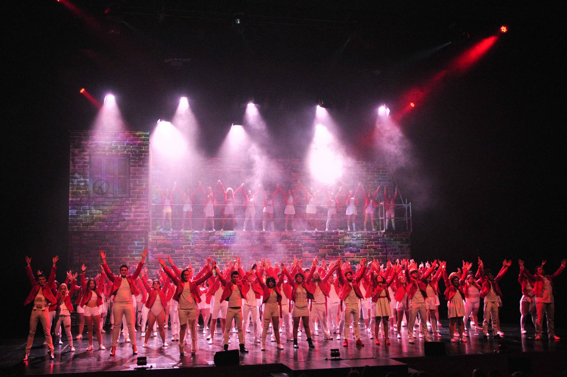 El Centro Juvenil Sagrada Familia regresa a los escenarios con '33 El Musical' 1 safa1