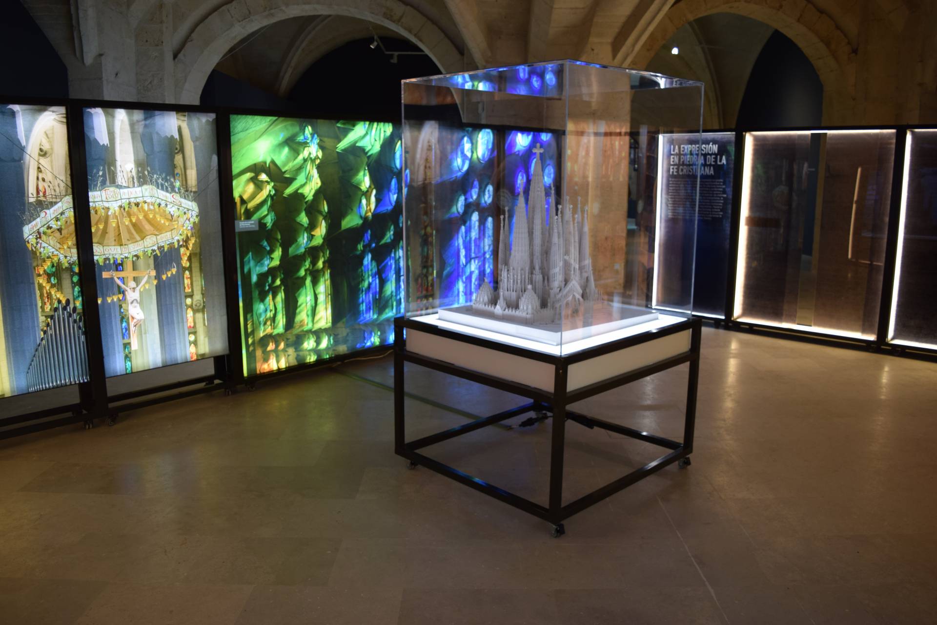 Llega a la Catedral la exposición «Gaudí y la Sagrada Familia» 2 sagrada familia_2
