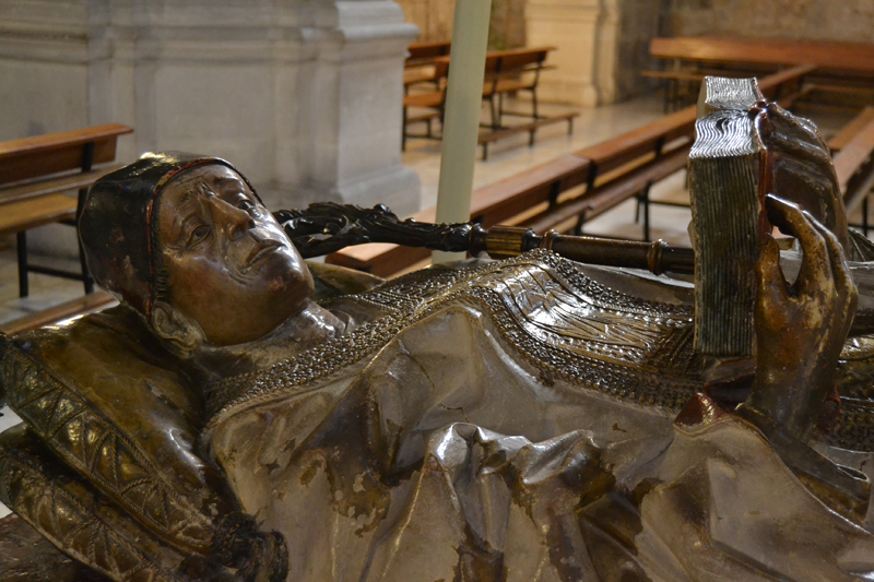 50 años custodiando el sepulcro de San Lesmes 1 Imagen del sepulcro del santo.