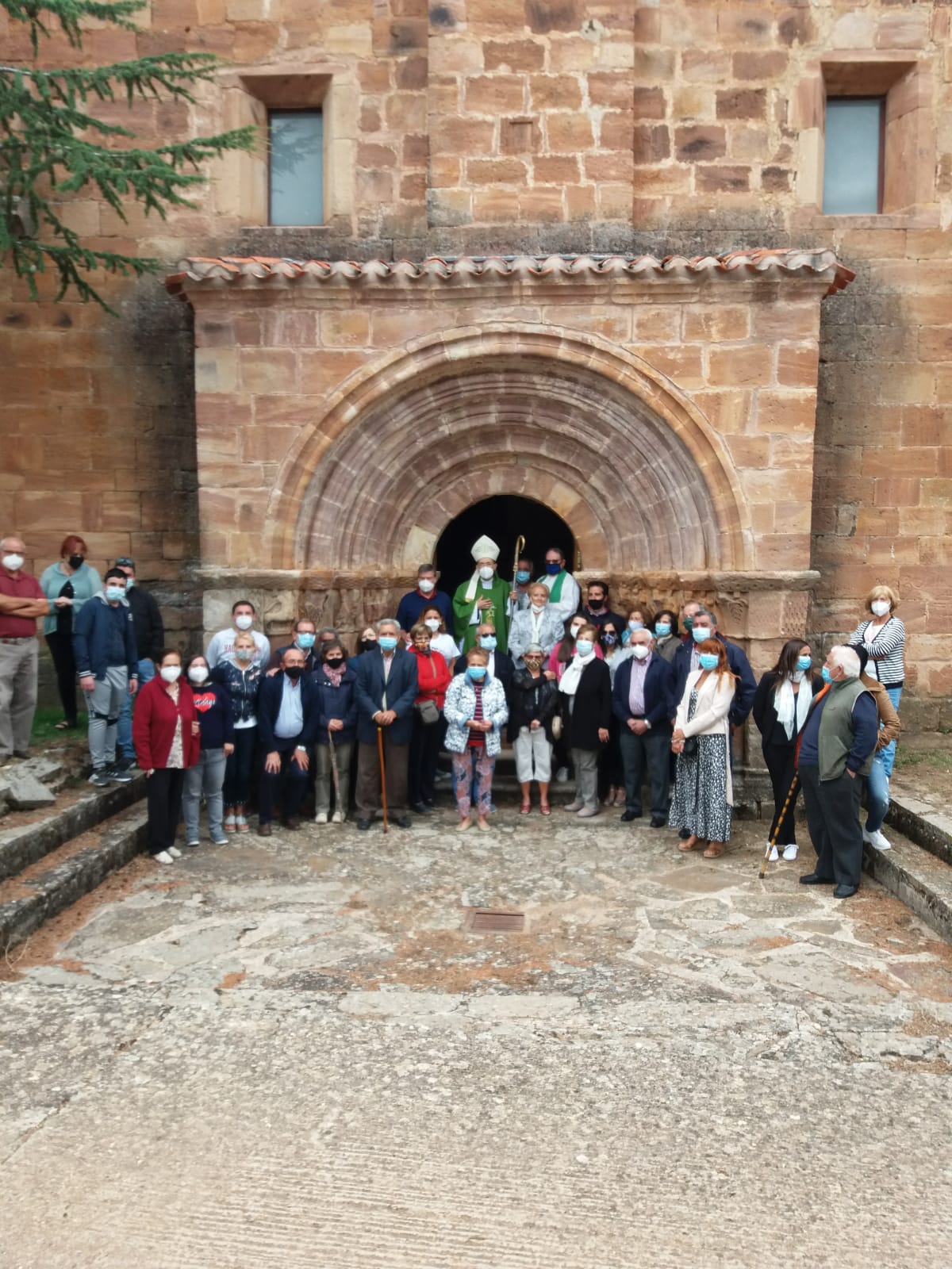 El arzobispo realiza la visita pastoral en el entorno de San Millán de Lara 5 san millan de lara 7