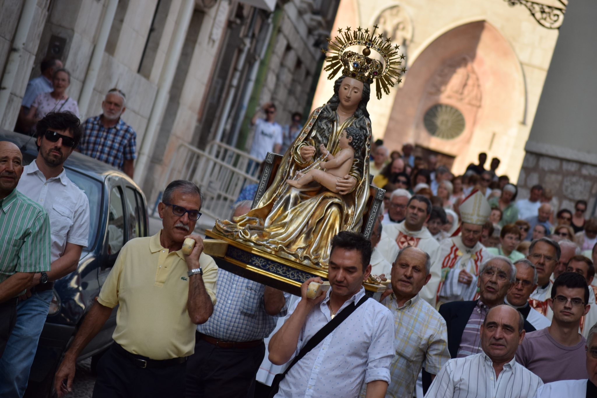 Los burgaleses acompañan a Santa María la Mayor 1 santa maria la mayor burgos8