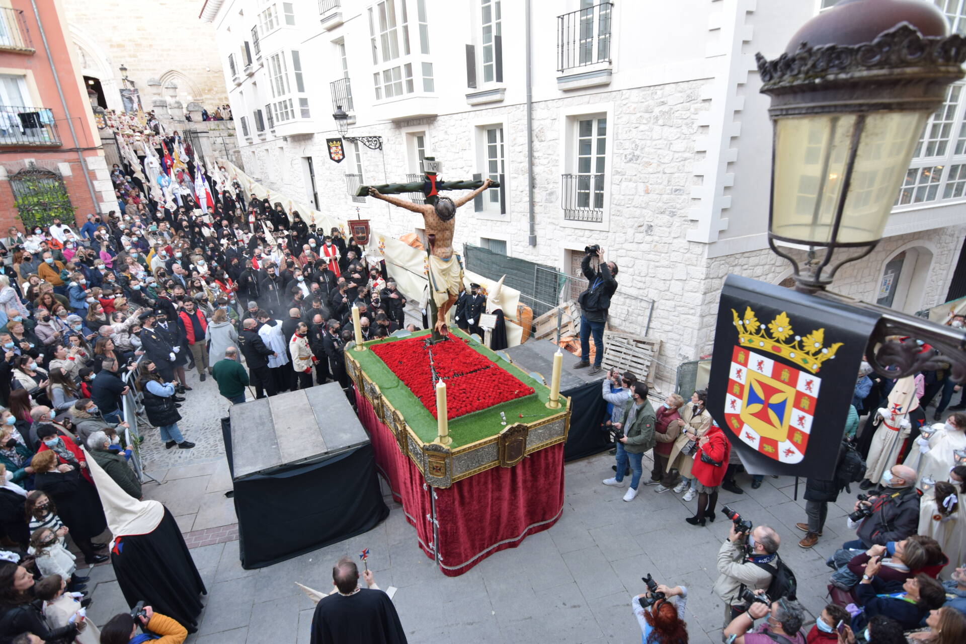 Esta vez sí: el Santísimo Cristo de Burgos recorre las calles en vertical 2 santísimo cristo de burgos