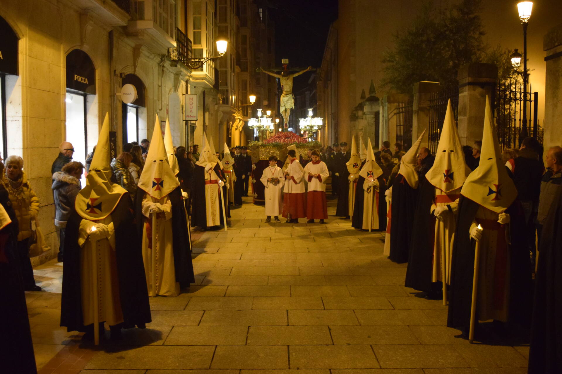 Burgos rinde honores a su Cristo de las Santas Gotas 3 procesión del Santísimo Cristo de Burgos