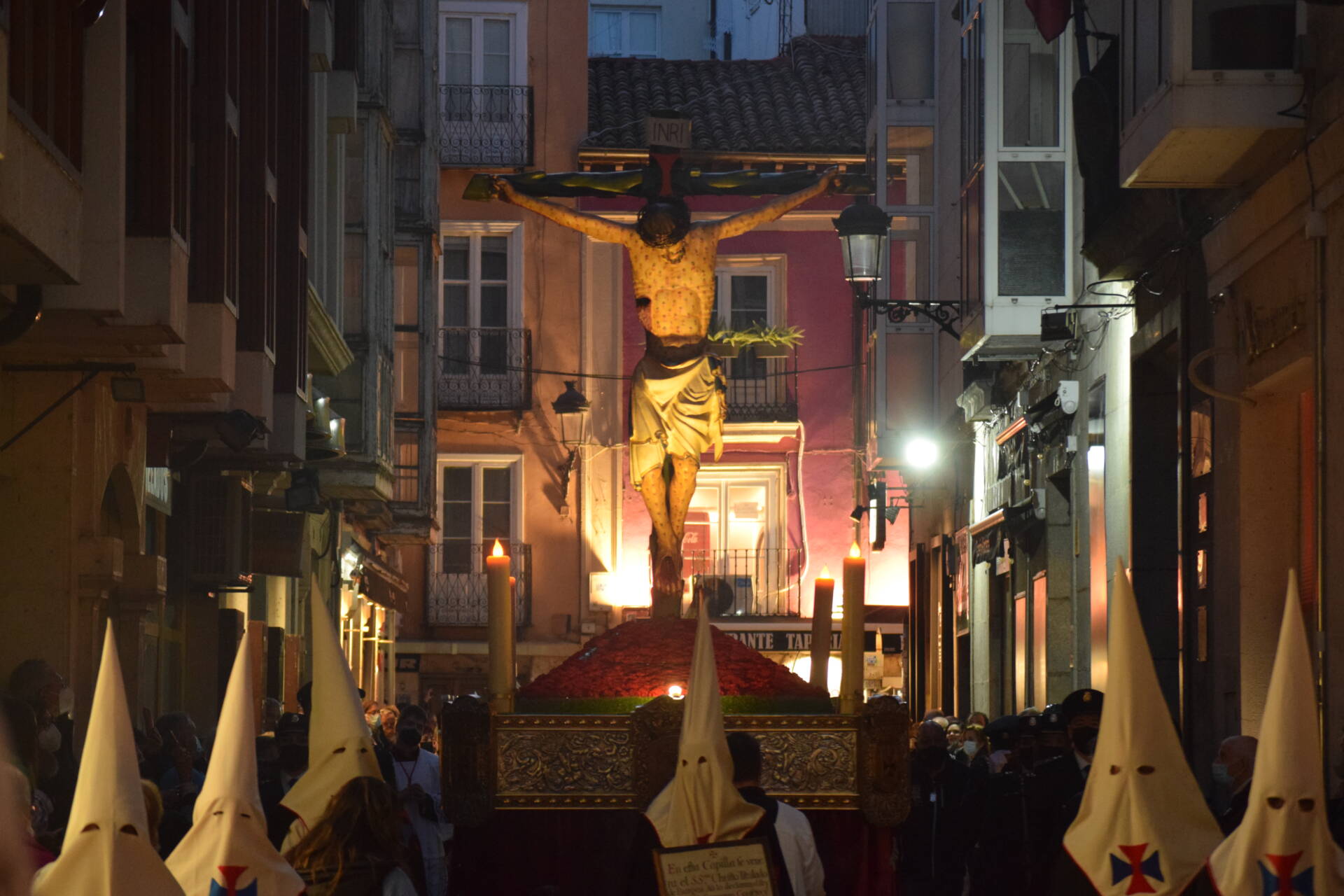 Esta vez sí: el Santísimo Cristo de Burgos recorre las calles en vertical 5 santísimo cristo de burgos