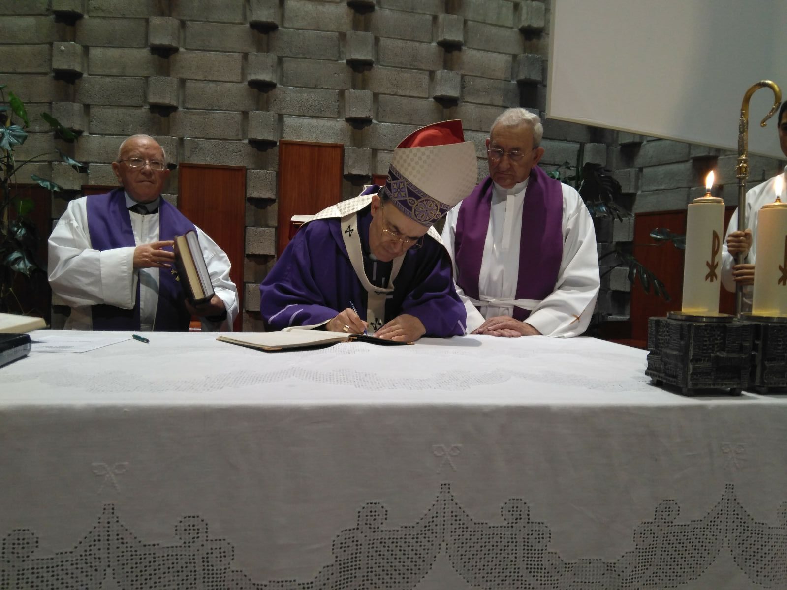 El arzobispo visita la parroquia de Santo Domingo de Guzmán 7 santo domingo guzman 4