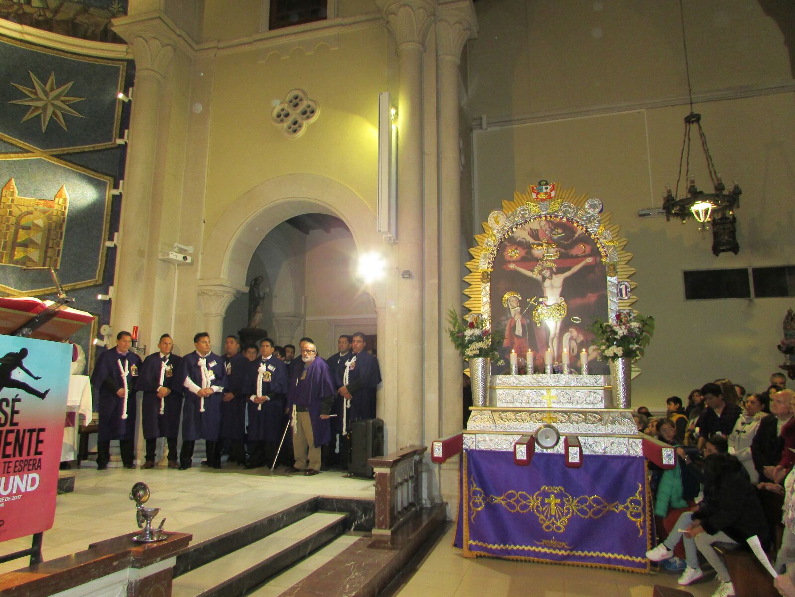El Señor de los Milagros procesiona por primera vez en las calles de Burgos 3 senor milagros burgos 3