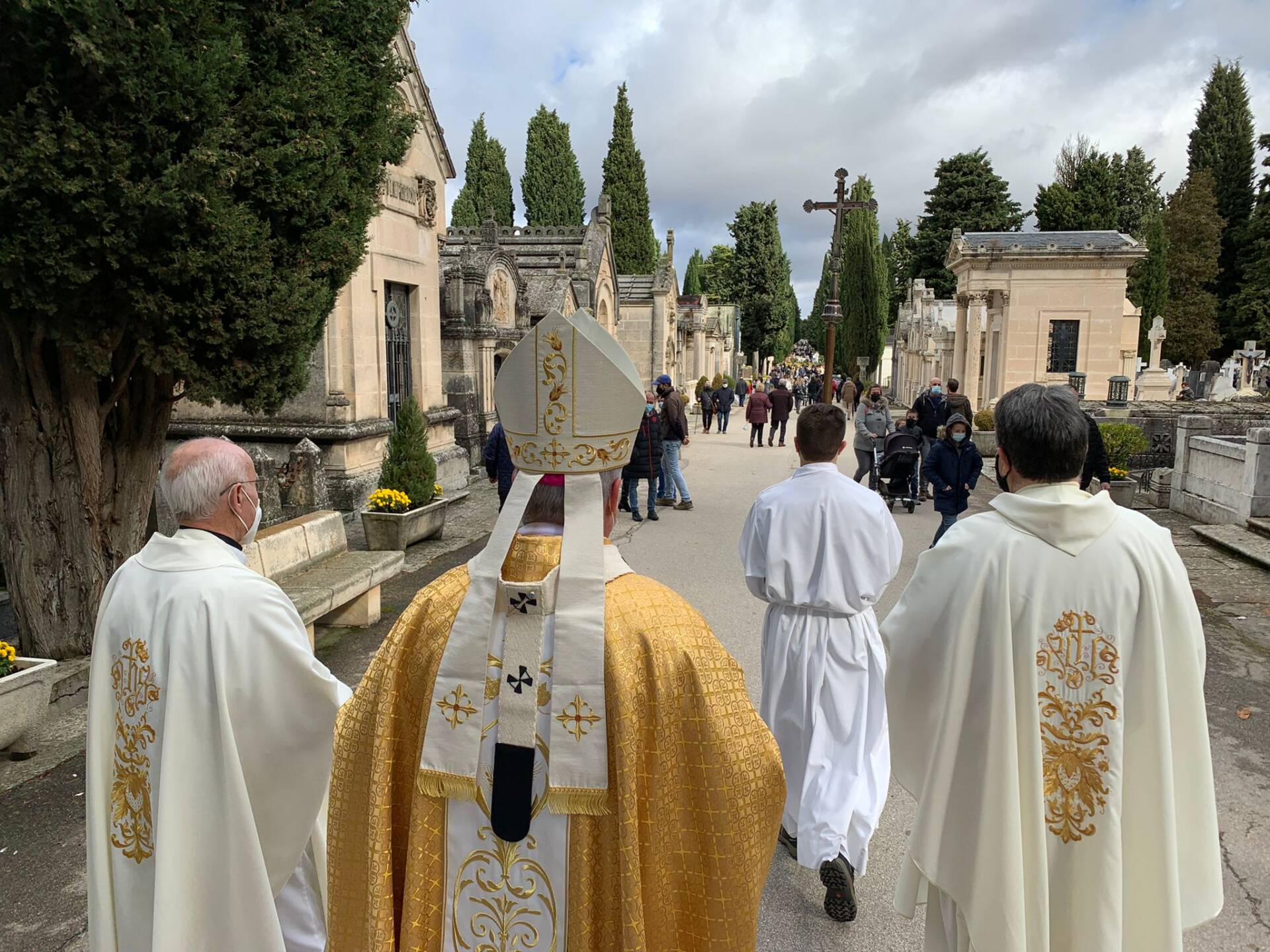Día de Todos los Santos: «La esperanza vence a la tristeza» 3 todos los santos