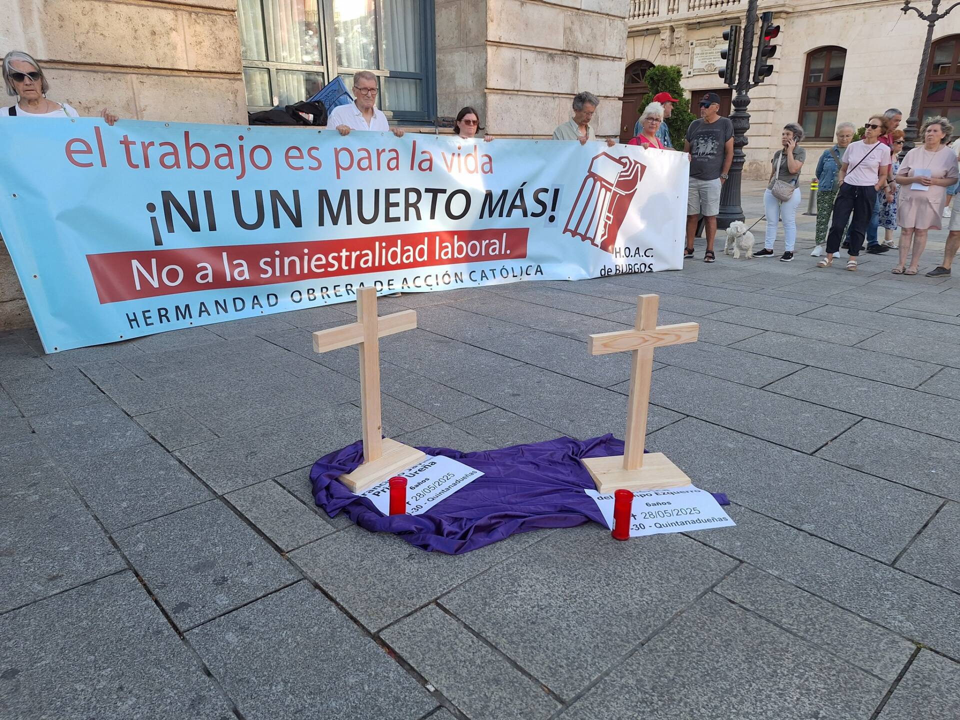 «El trabajo es para la vida»: la HOAC se concentra en Burgos por las últimas muertes laborales 1 «El trabajo es para la vida»: la HOAC se concentra en Burgos por las últimas muertes laborales