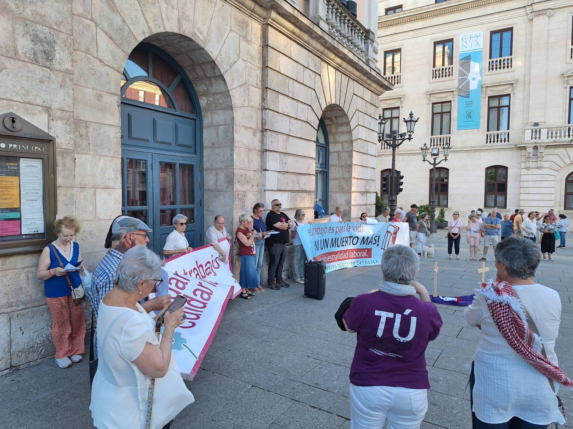 «El trabajo es para la vida»: la HOAC se concentra en Burgos por las últimas muertes laborales 2 «El trabajo es para la vida»: la HOAC se concentra en Burgos por las últimas muertes laborales