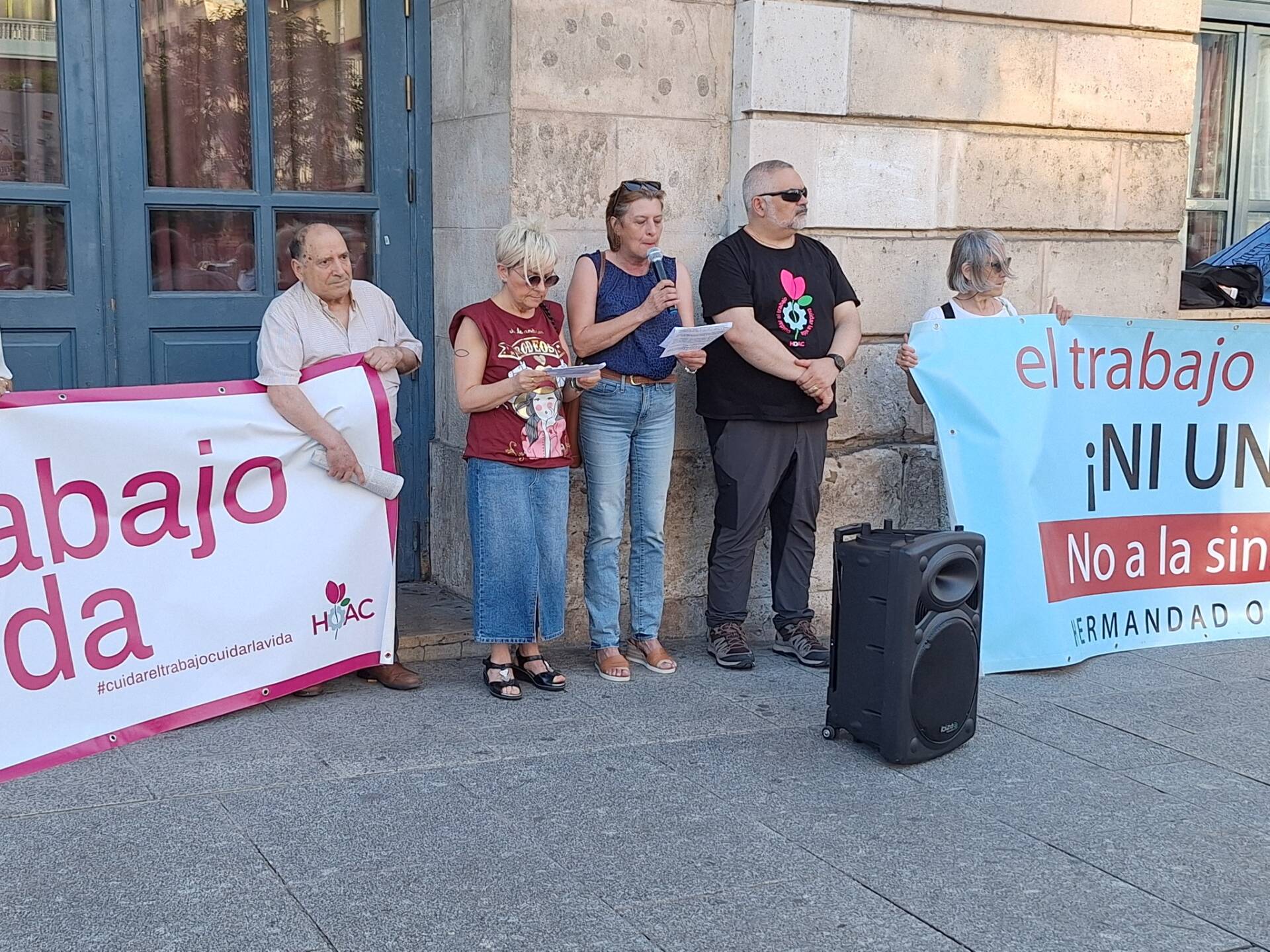 «El trabajo es para la vida»: la HOAC se concentra en Burgos por las últimas muertes laborales 3 «El trabajo es para la vida»: la HOAC se concentra en Burgos por las últimas muertes laborales
