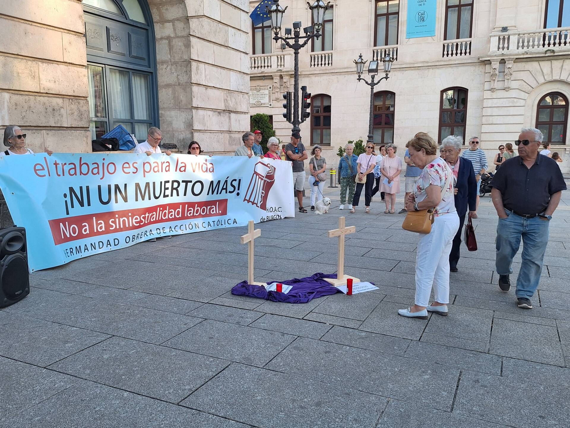 «El trabajo es para la vida»: la HOAC se concentra en Burgos por las últimas muertes laborales 5 «El trabajo es para la vida»: la HOAC se concentra en Burgos por las últimas muertes laborales