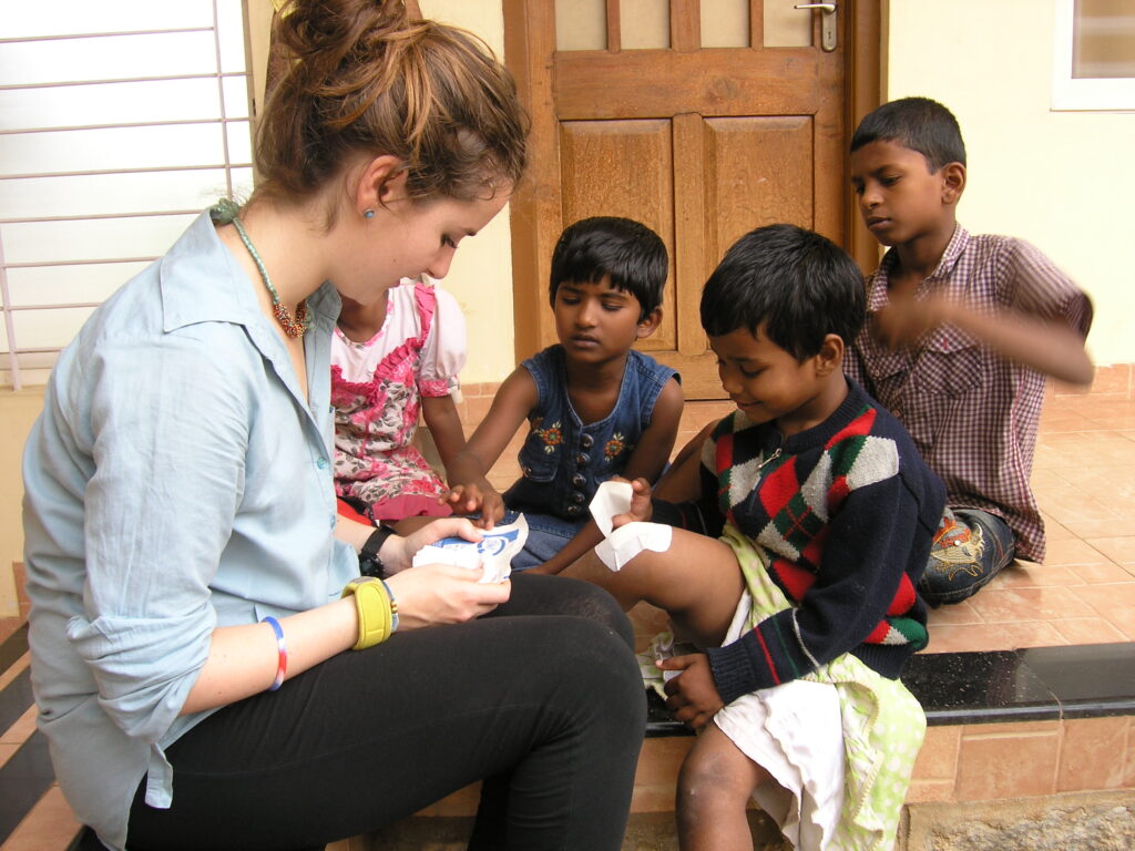 Desde hace 10 años, universitarios de Burgos viajan cada verano a Bangalore y participar en programas solidarios.
