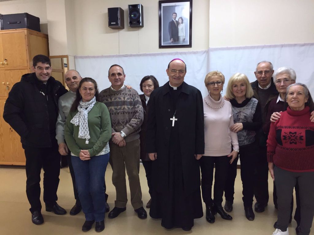 El arzobispo visita la Asociación de Vecinos de Santa Catalina 1 vecinos
