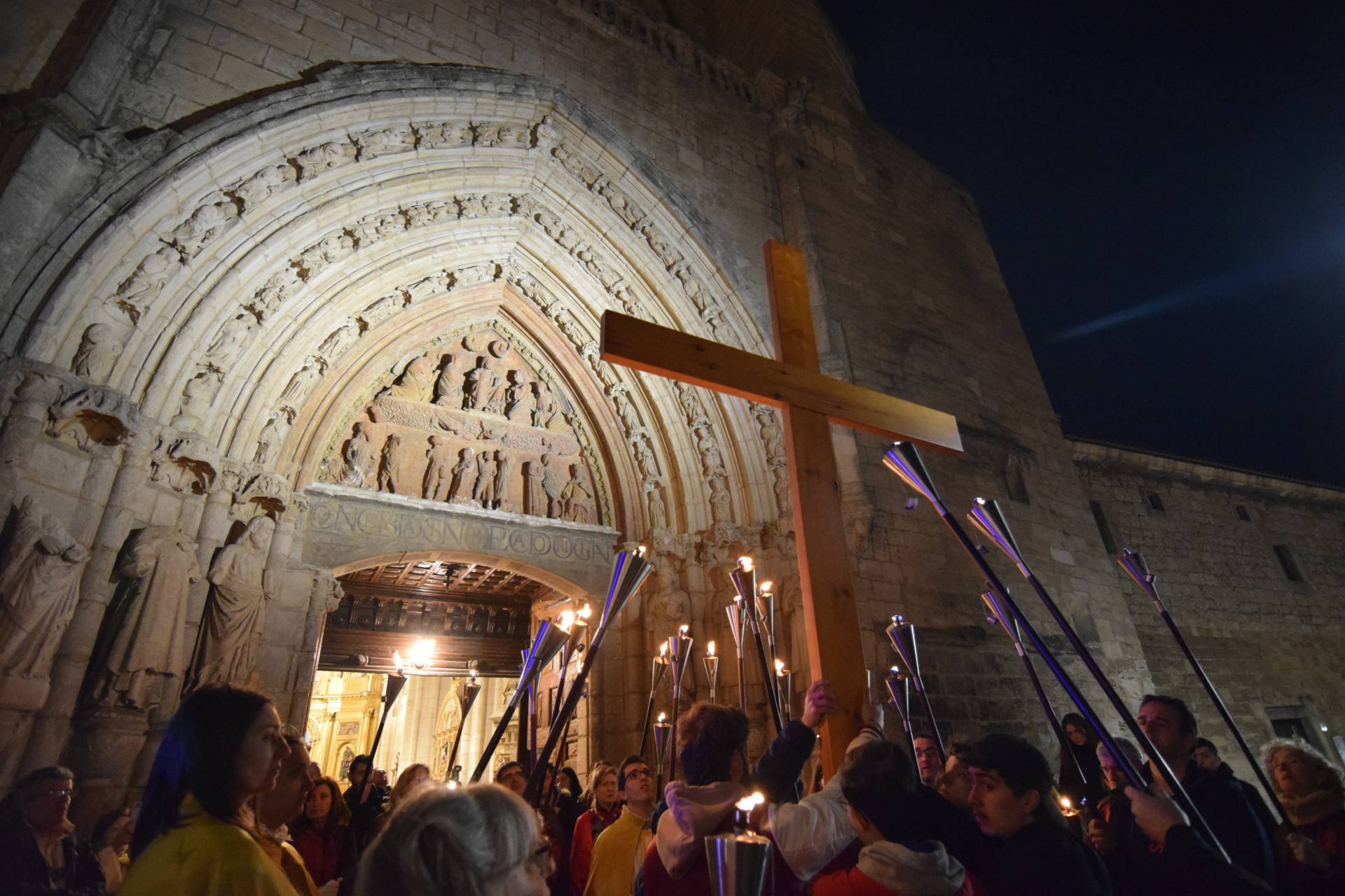 El Via Crucis del Castillo se rejuvenece 5 Via Crucis viacrucis joven lunes santo