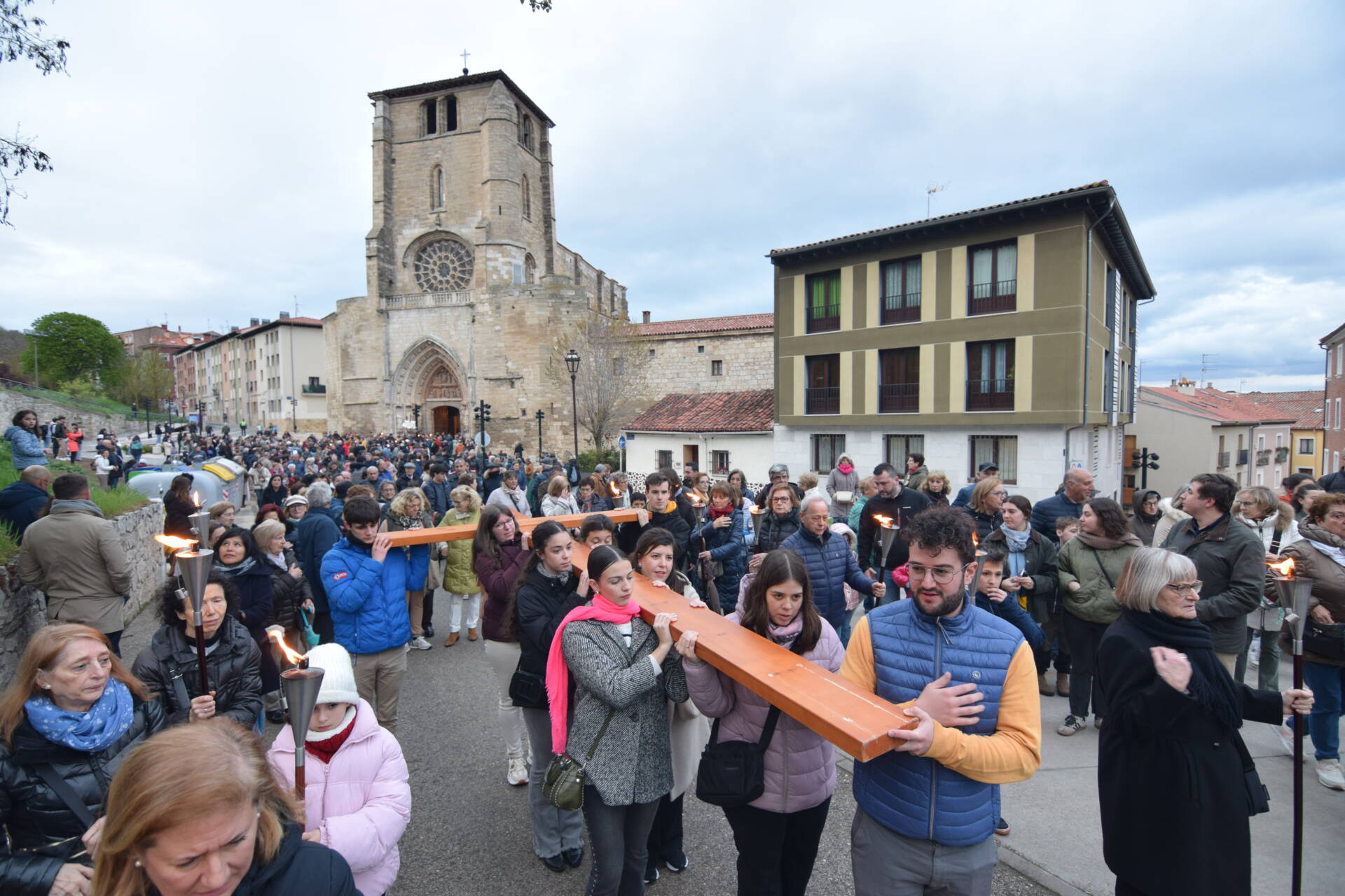 La esperanza ilumina los via crucis por los que transitan los jóvenes 3 Via Crucis jóvenes esperanza castillo burgos